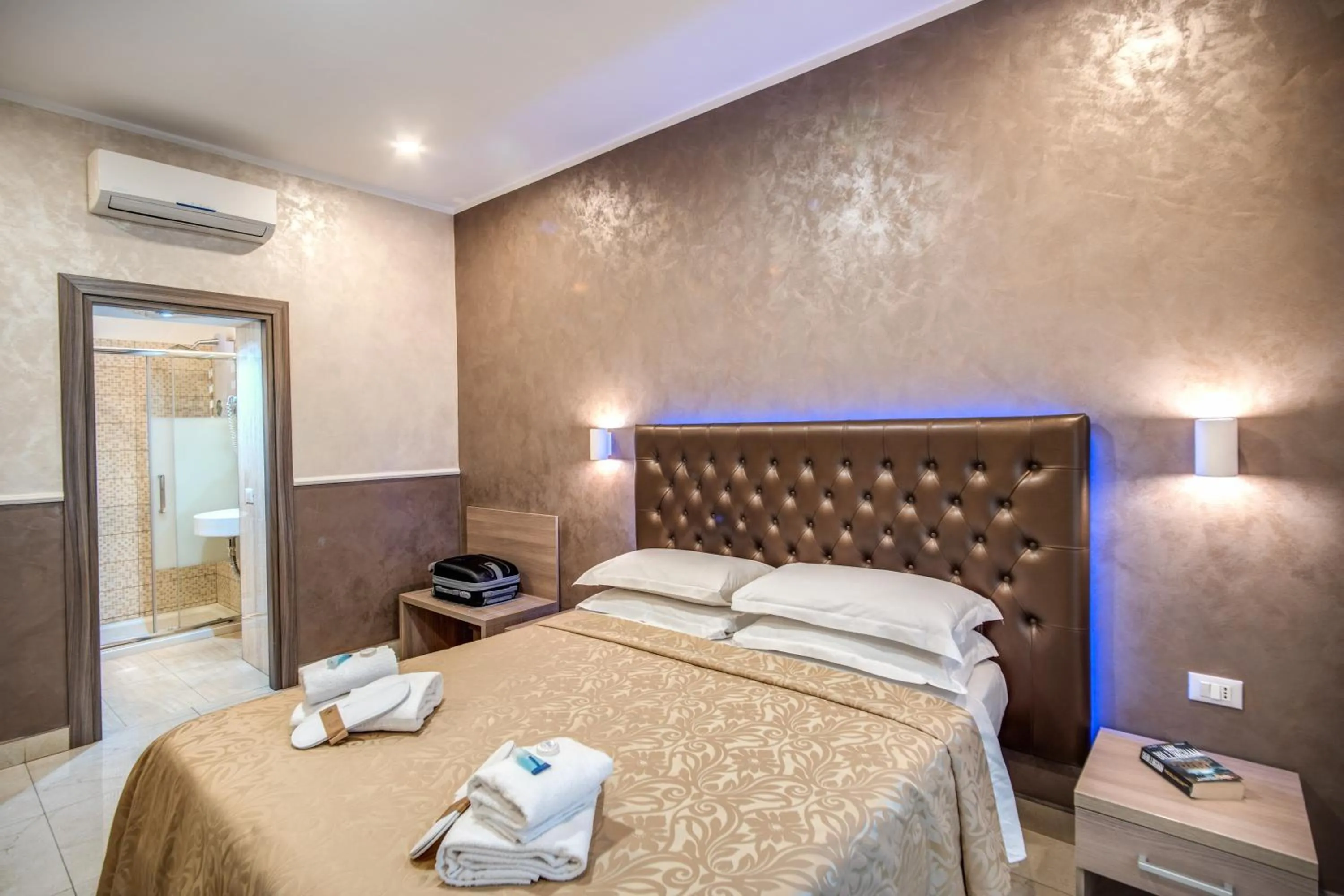 Bedroom, Bed in Hotel Centro Cavour Roma