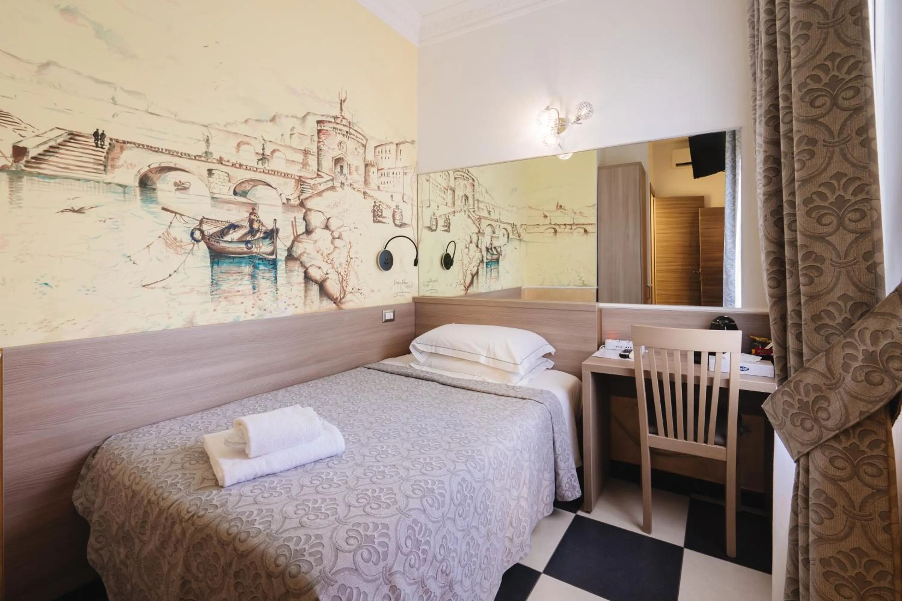 Bedroom, Bed in Hotel Centro Cavour Roma