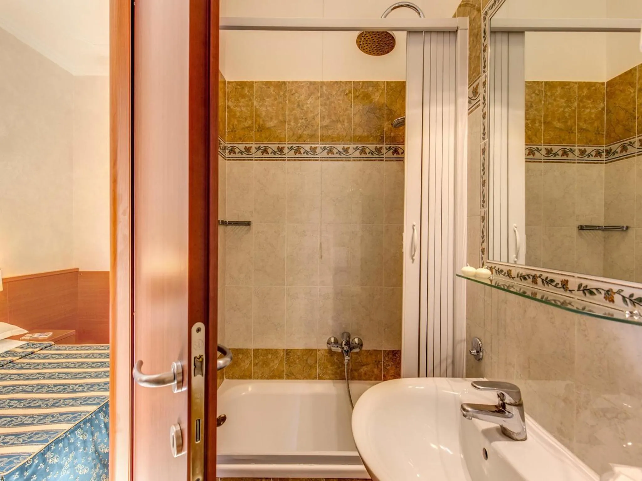 Bathroom in Hotel Centro Cavour Roma