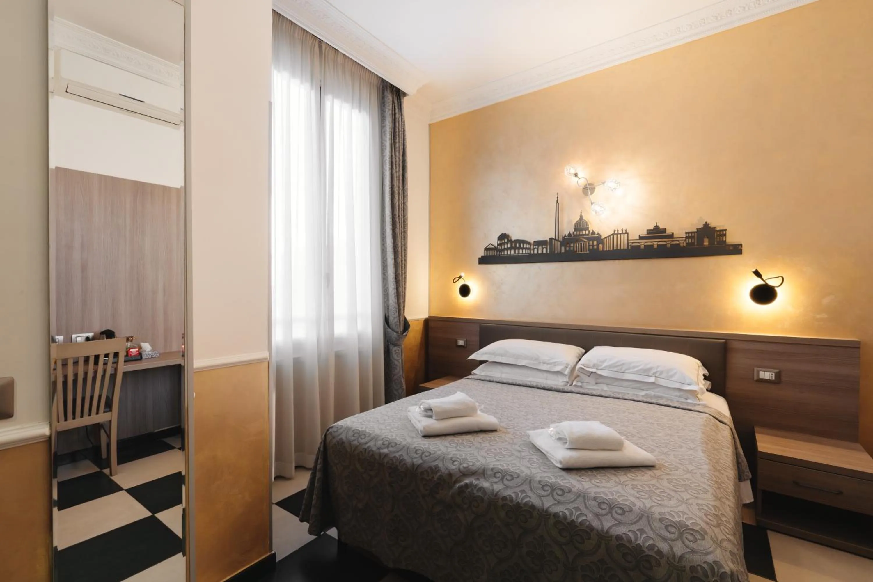 Photo of the whole room, Bed in Hotel Centro Cavour Roma