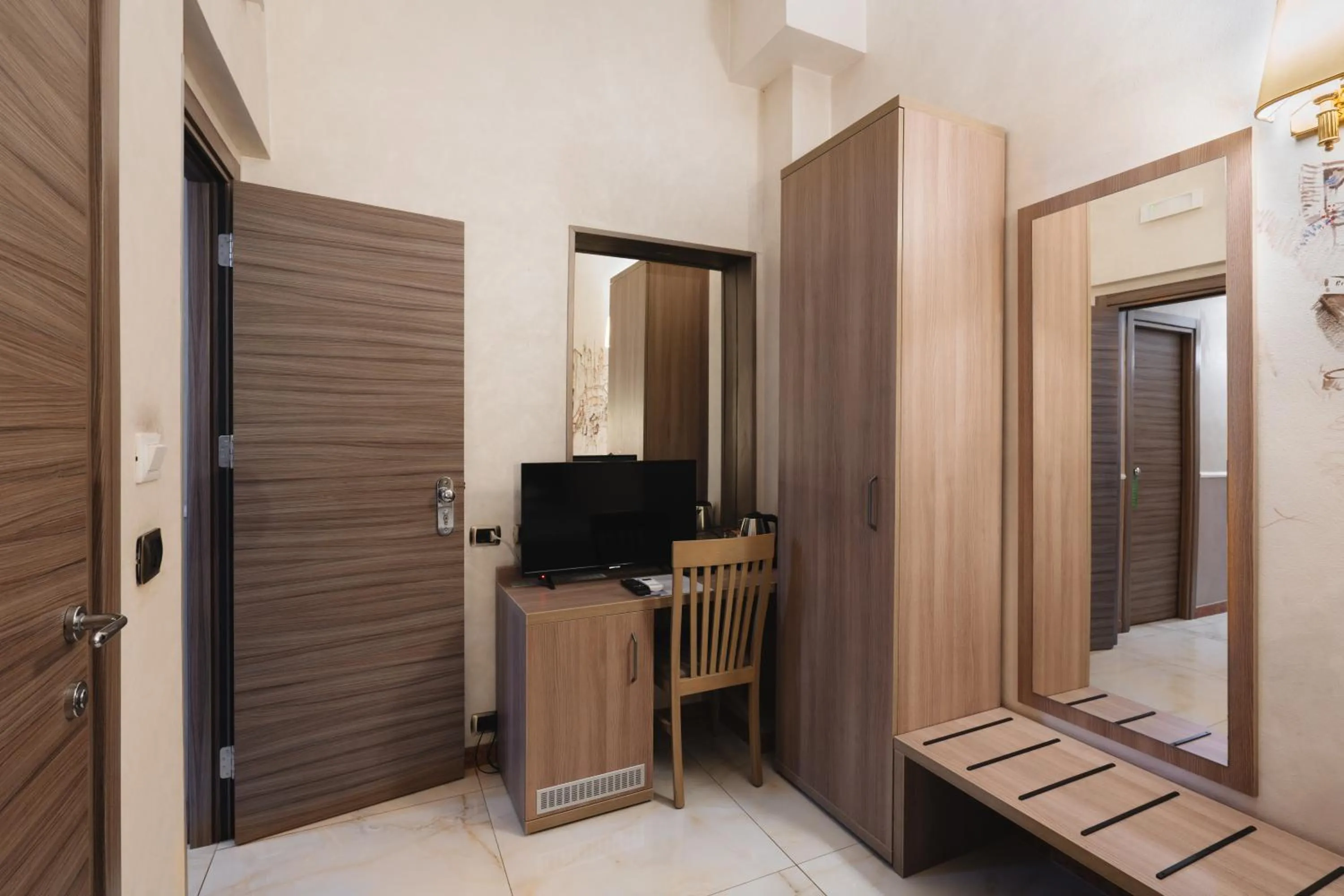 Photo of the whole room in Hotel Centro Cavour Roma