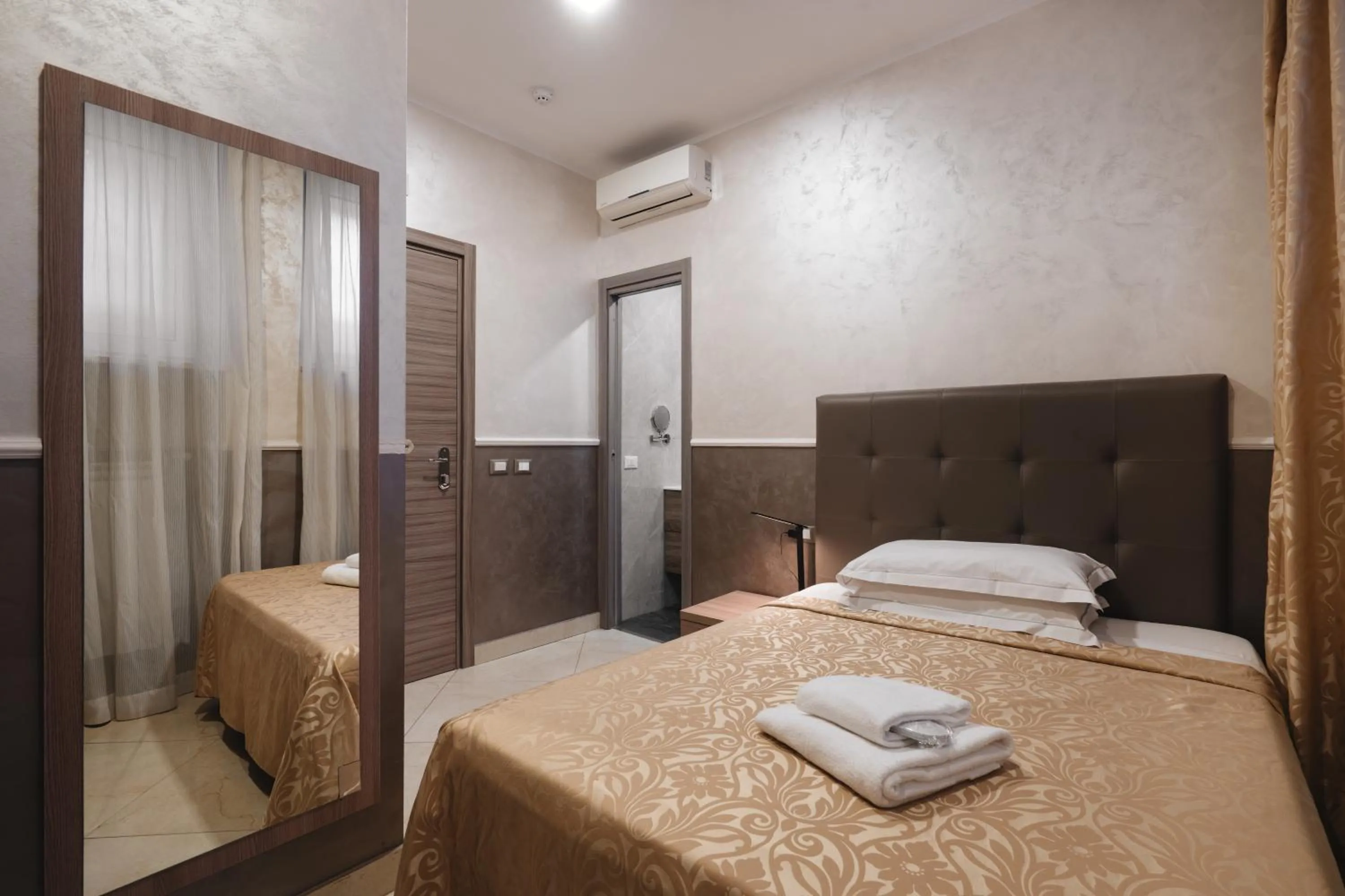 Bedroom, Bed in Hotel Centro Cavour Roma