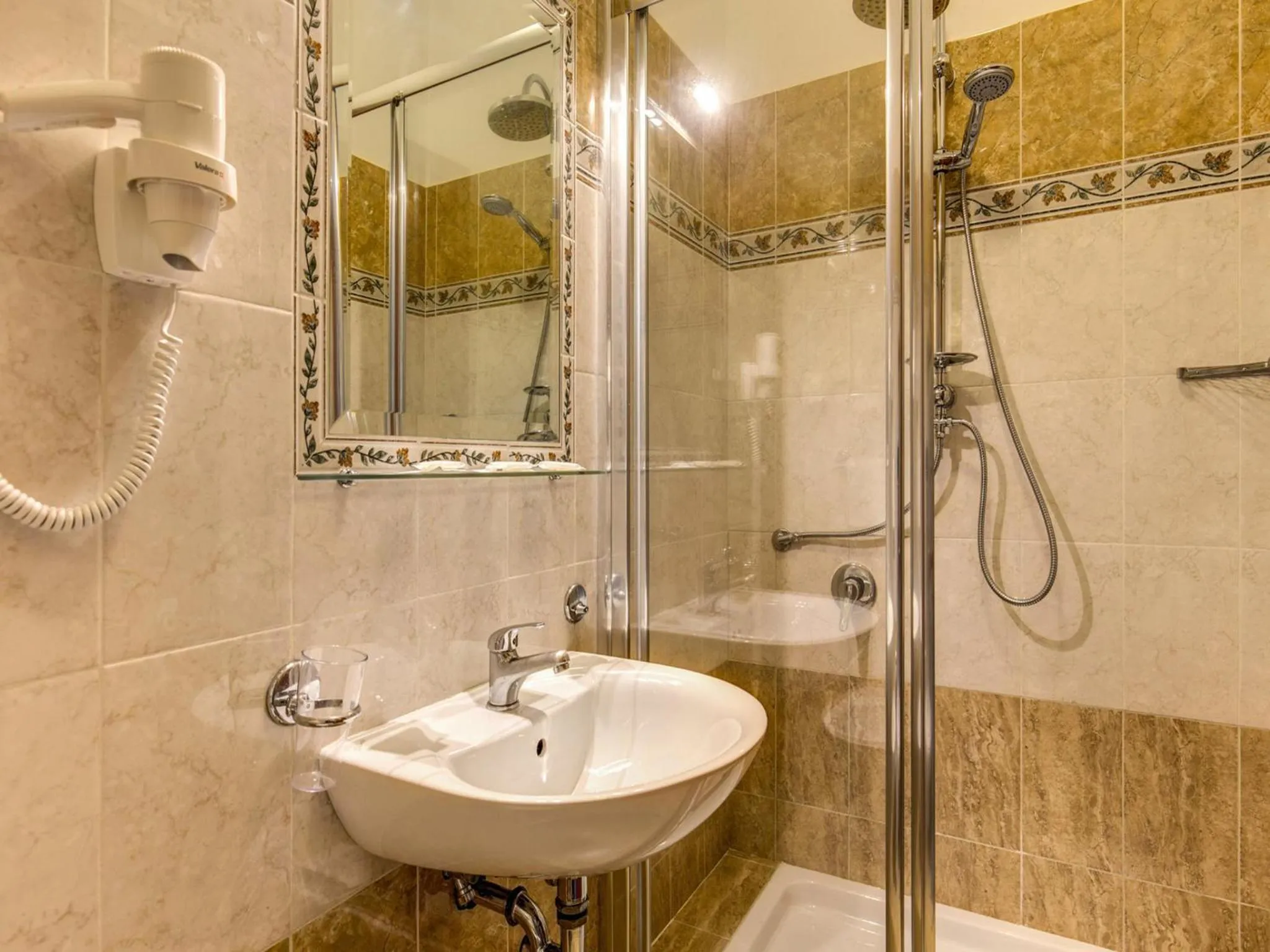 Bathroom in Hotel Centro Cavour Roma