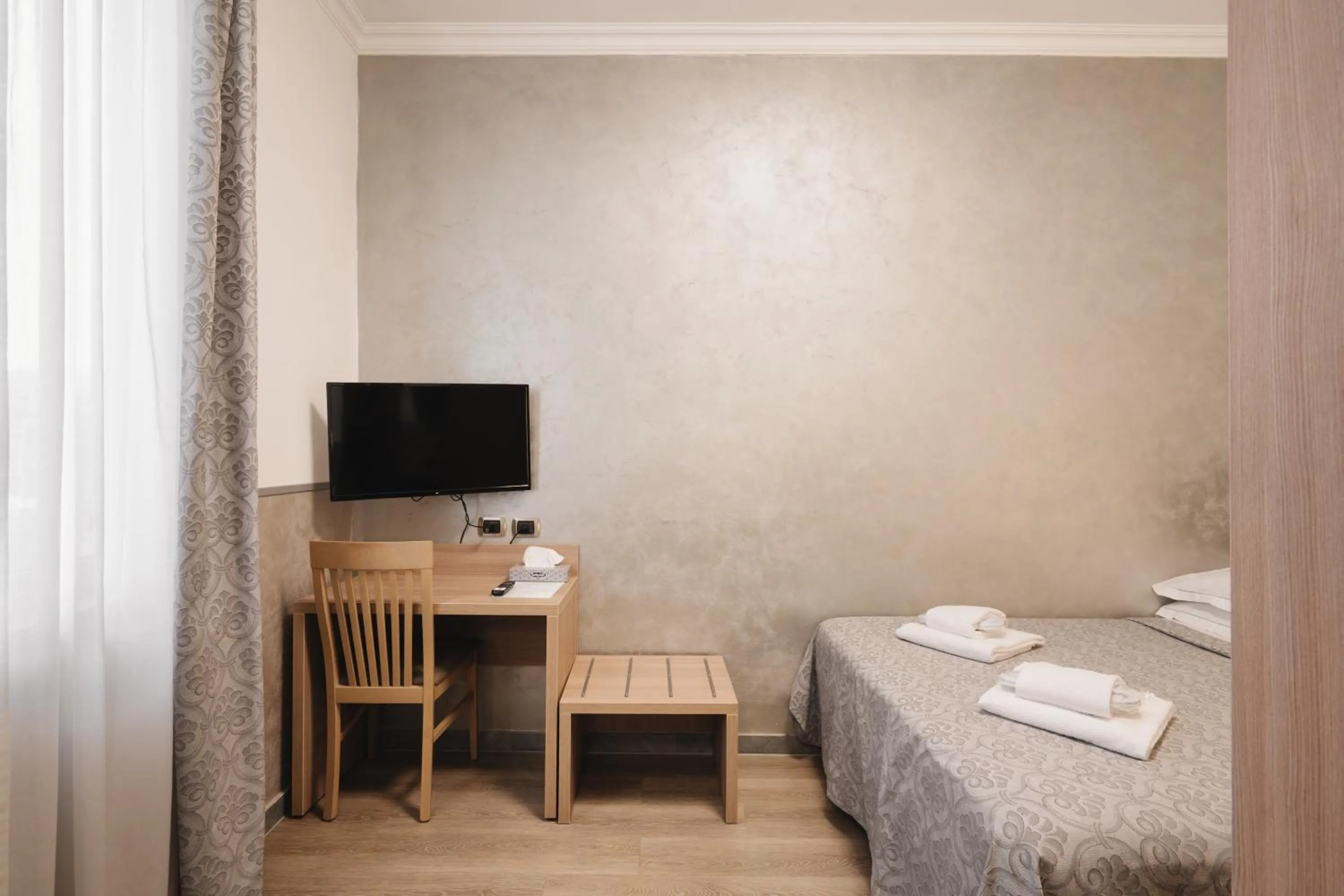 Photo of the whole room, Bed in Hotel Centro Cavour Roma