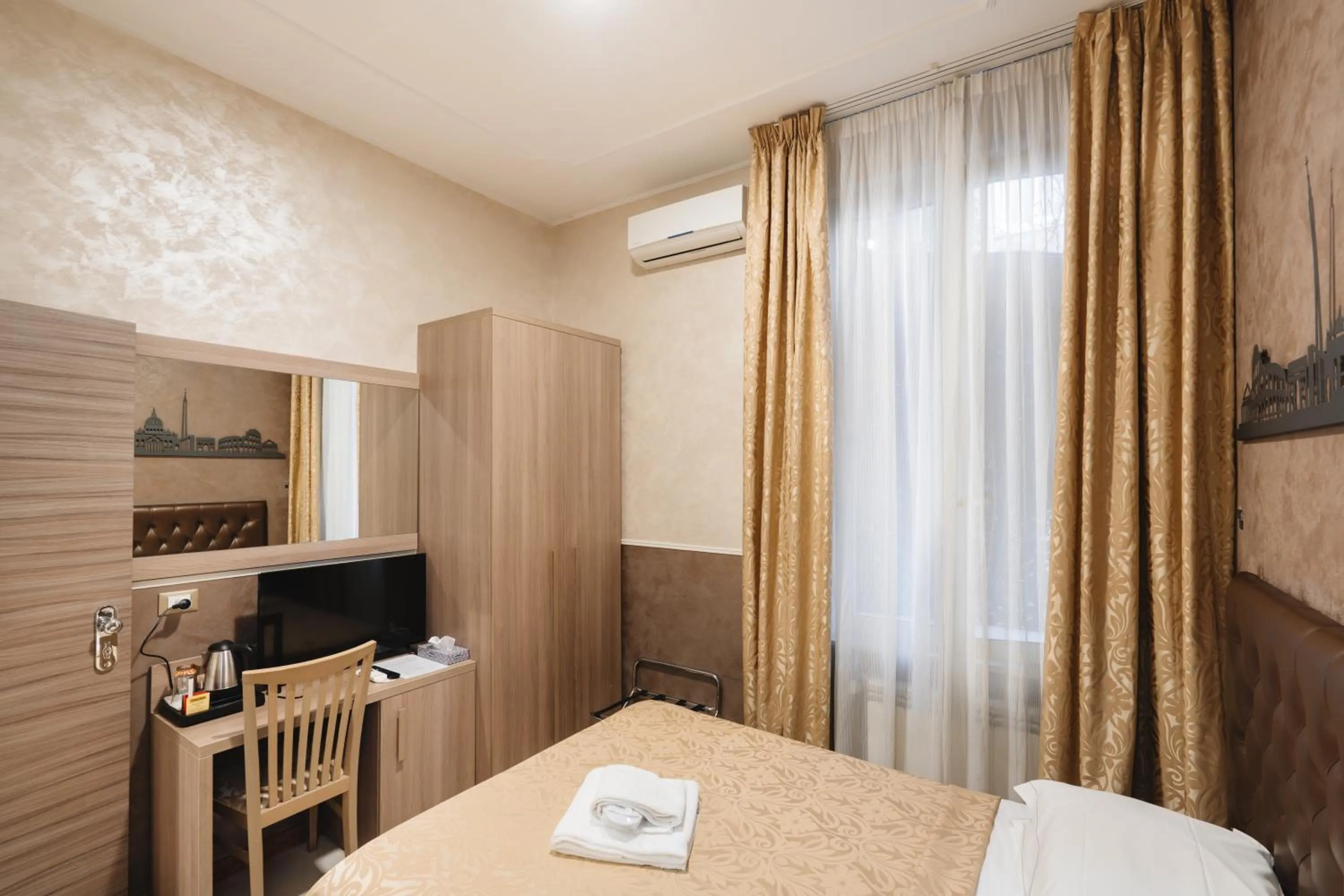 TV and multimedia, Bed in Hotel Centro Cavour Roma