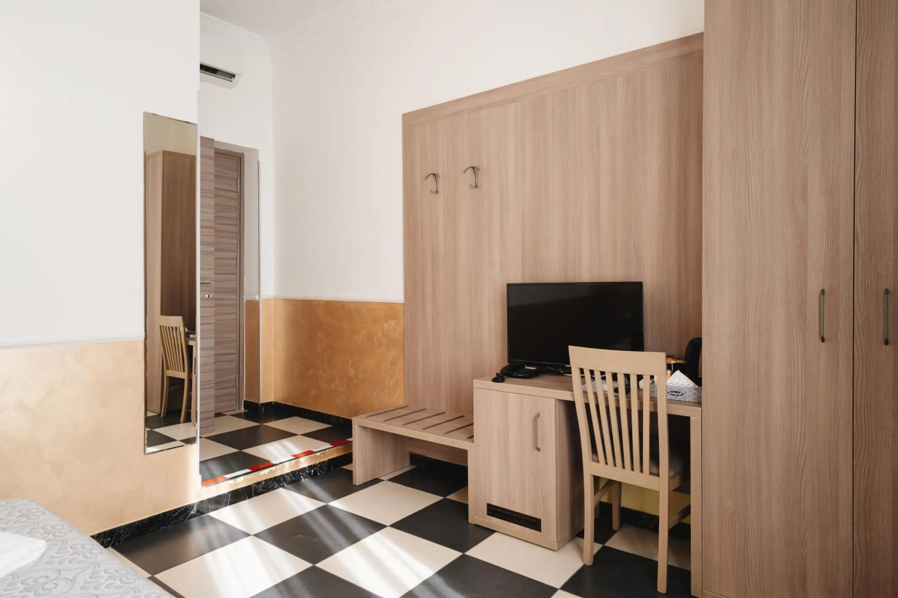 TV and multimedia in Hotel Centro Cavour Roma