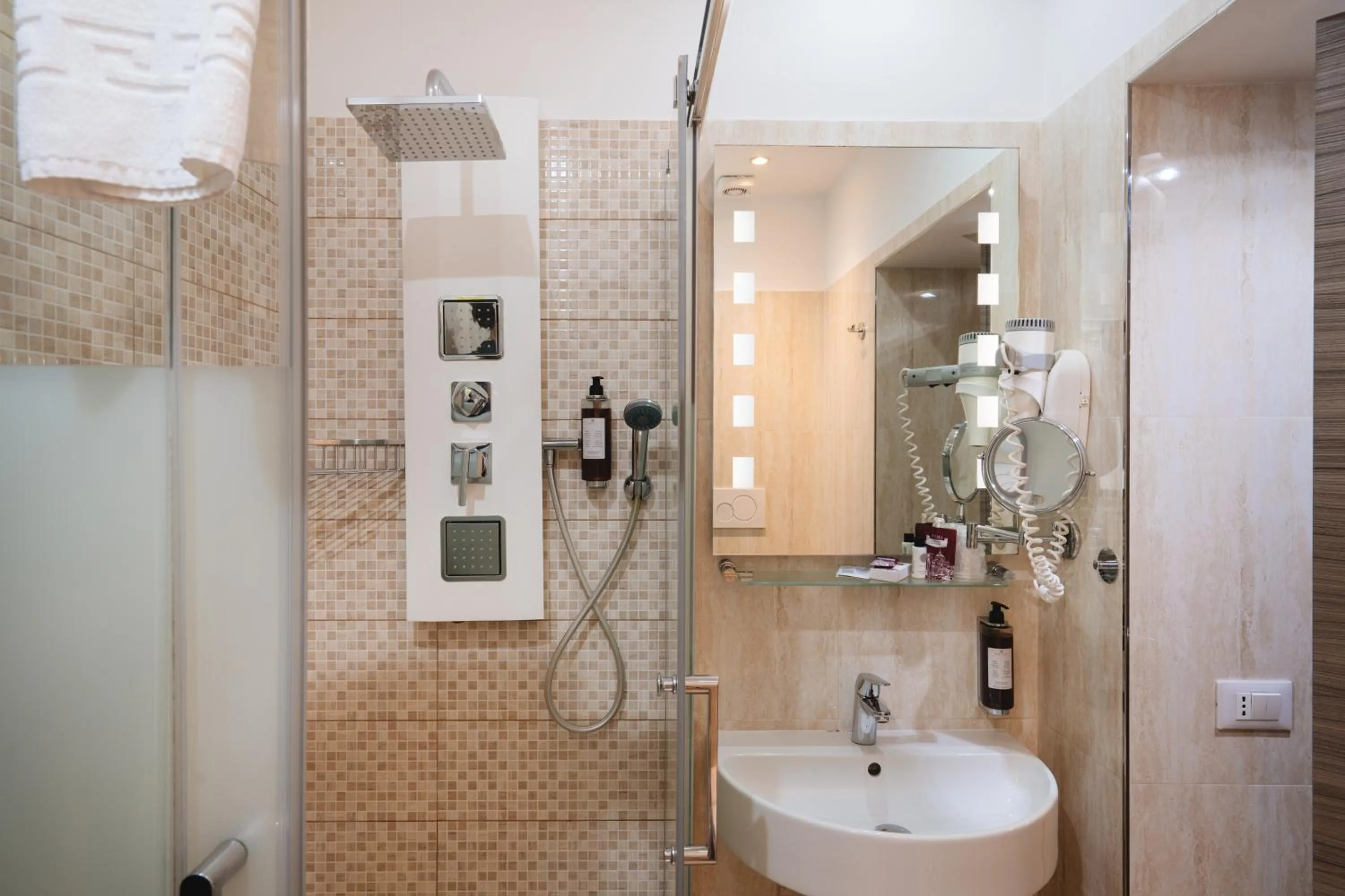 Bathroom in Hotel Centro Cavour Roma