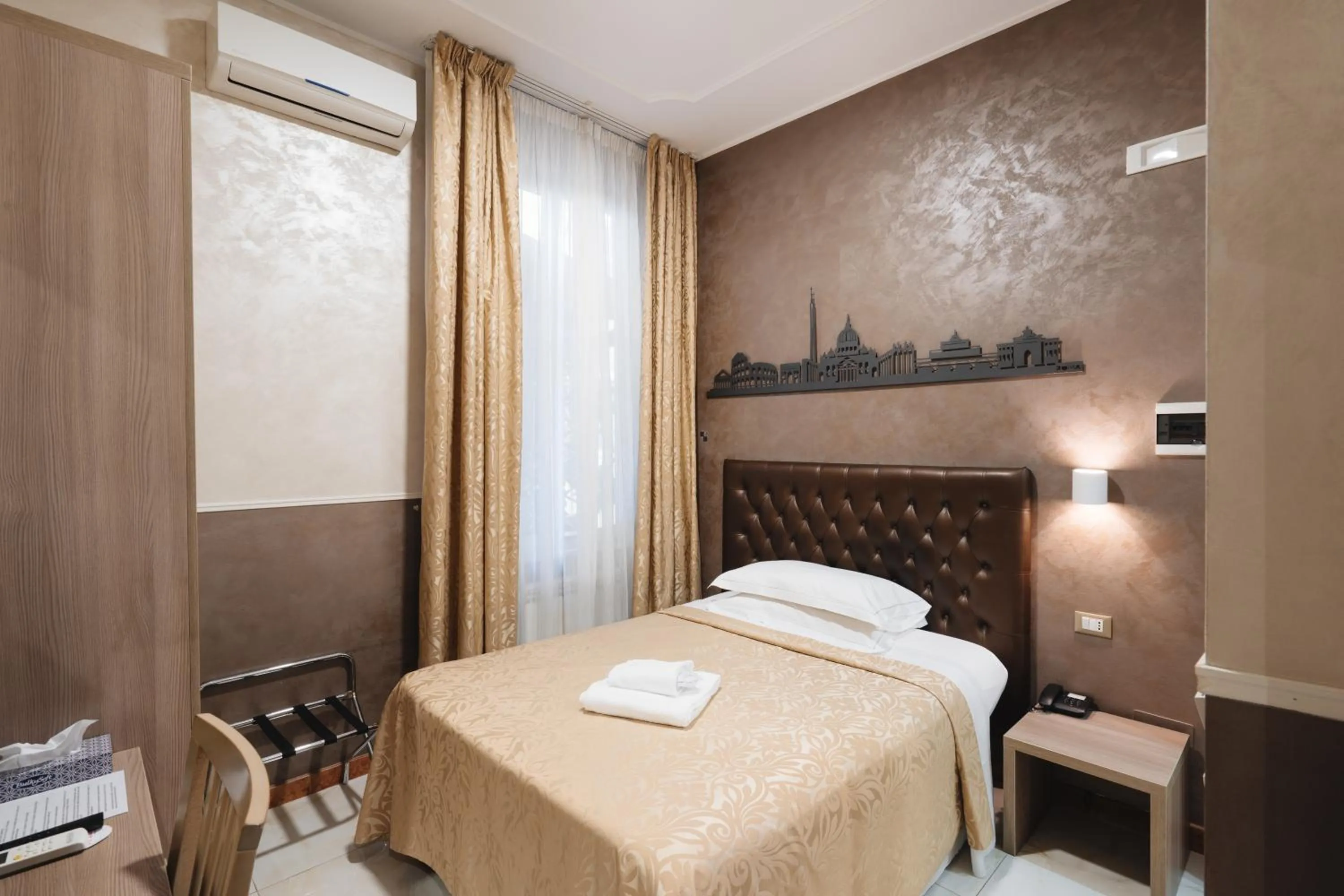 Bedroom, Bed in Hotel Centro Cavour Roma
