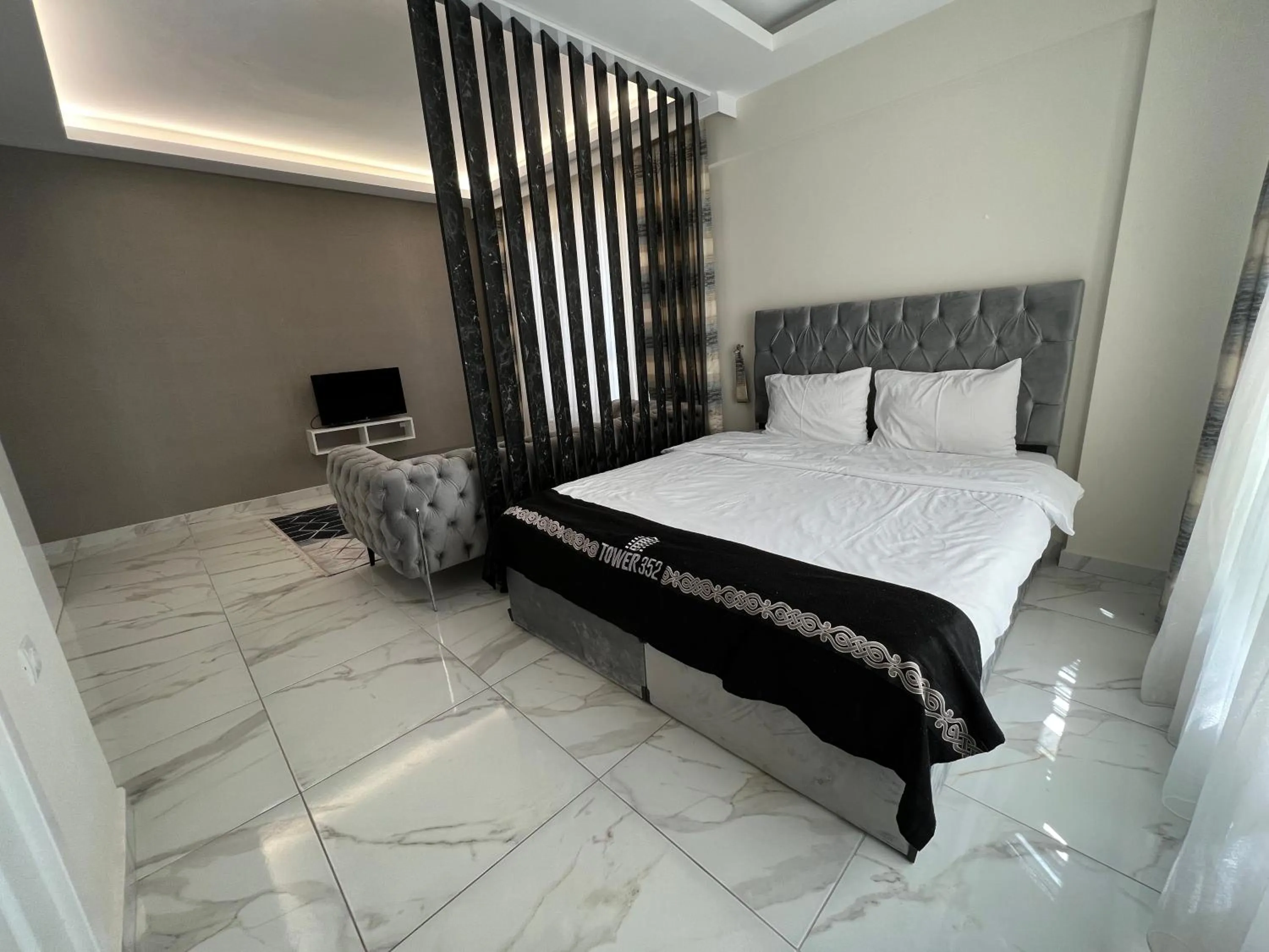 Photo of the whole room in Tower352