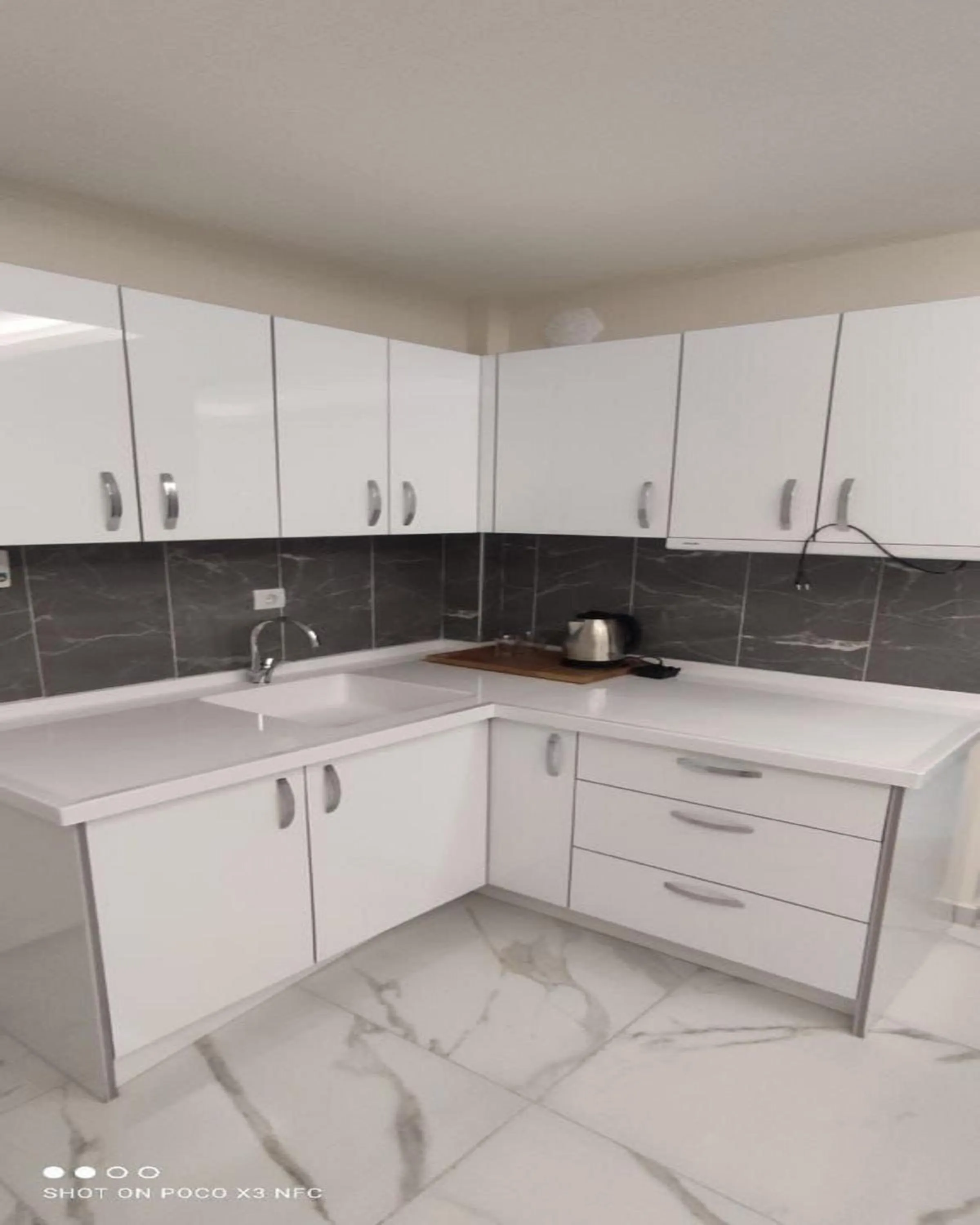 Kitchen or kitchenette in Tower352