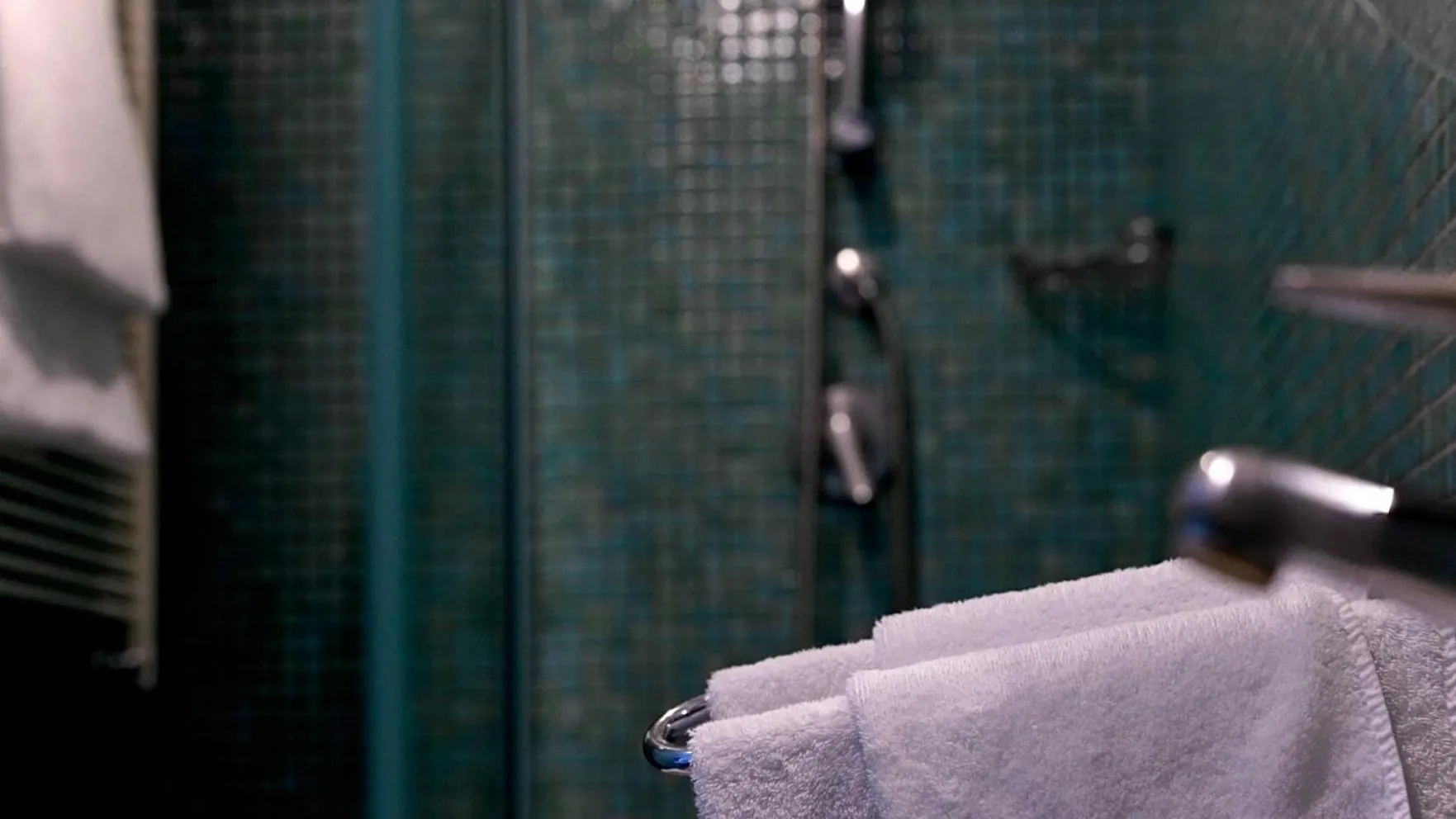 Shower in Lilium Boutique Hotel