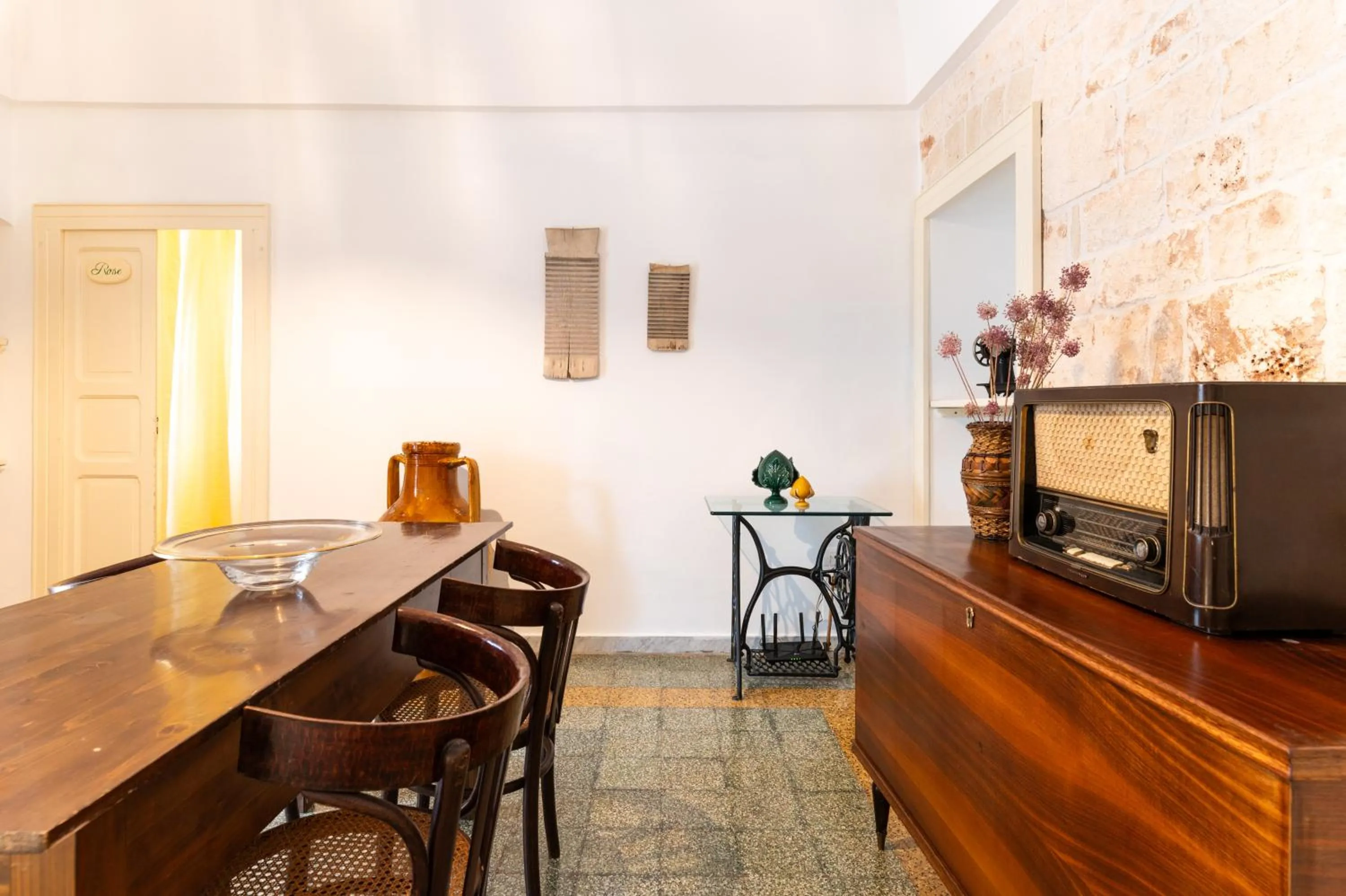 Dining area in La Casèdde