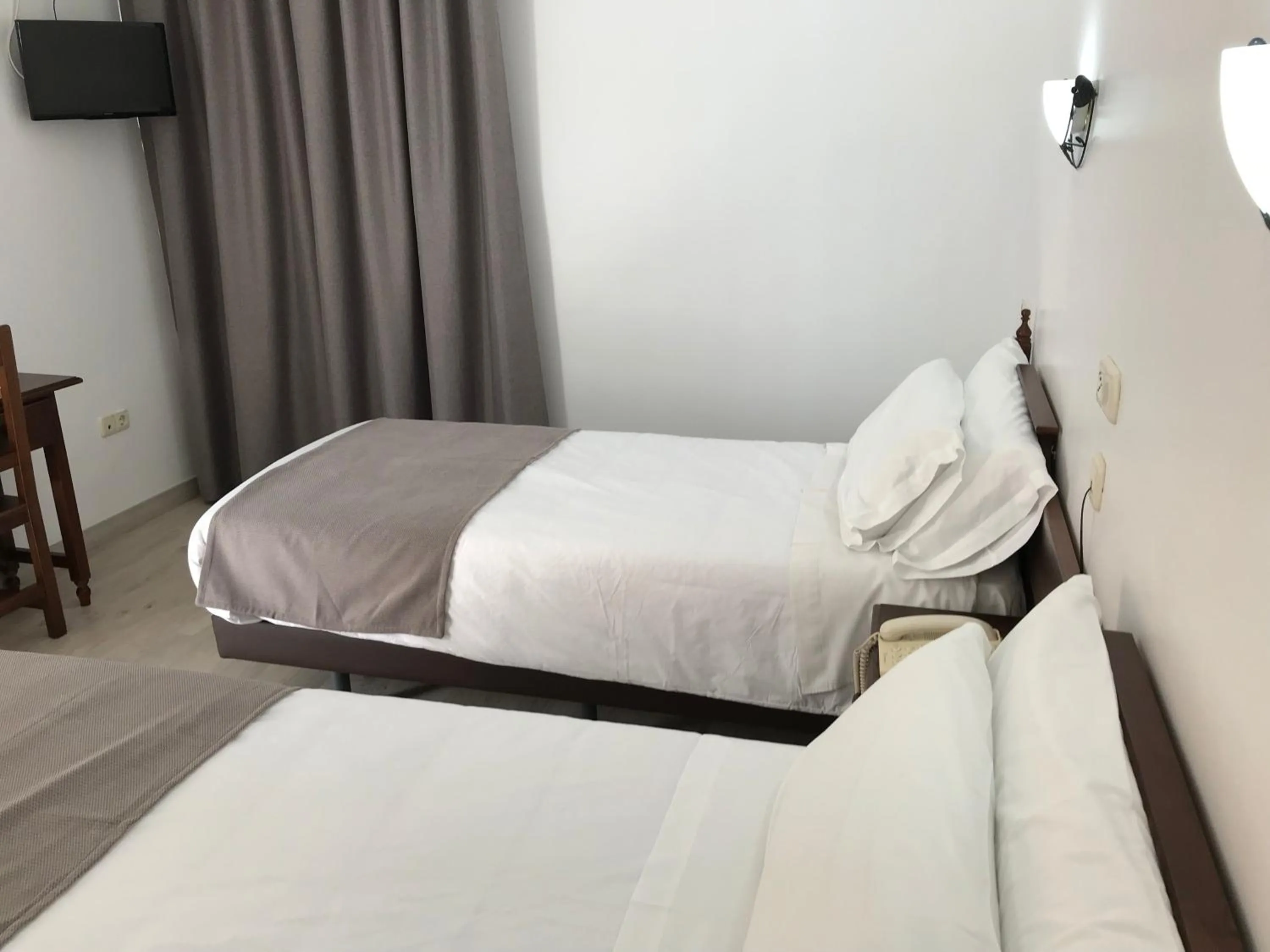 Bed in Hotel Restaurante Santa Cruz