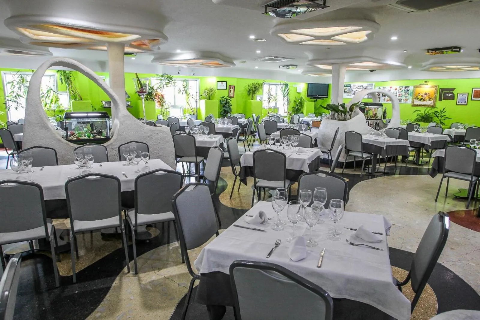 Restaurant/places to eat in Hotel Restaurante Santa Cruz