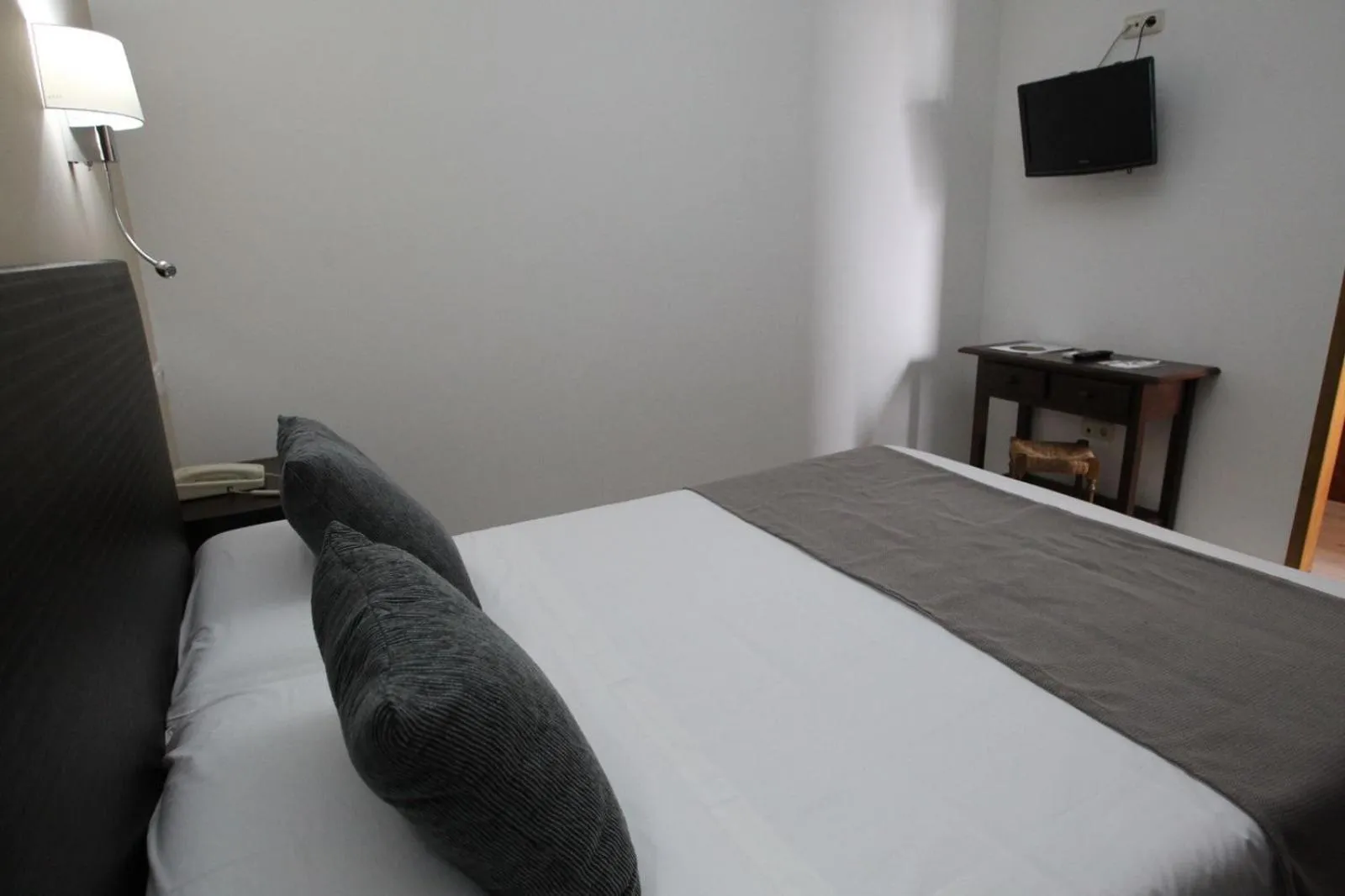 Bed in Hotel Restaurante Santa Cruz