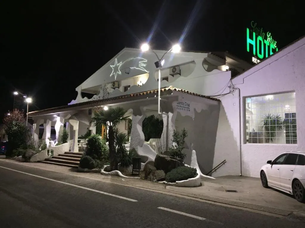 Property building in Hotel Restaurante Santa Cruz