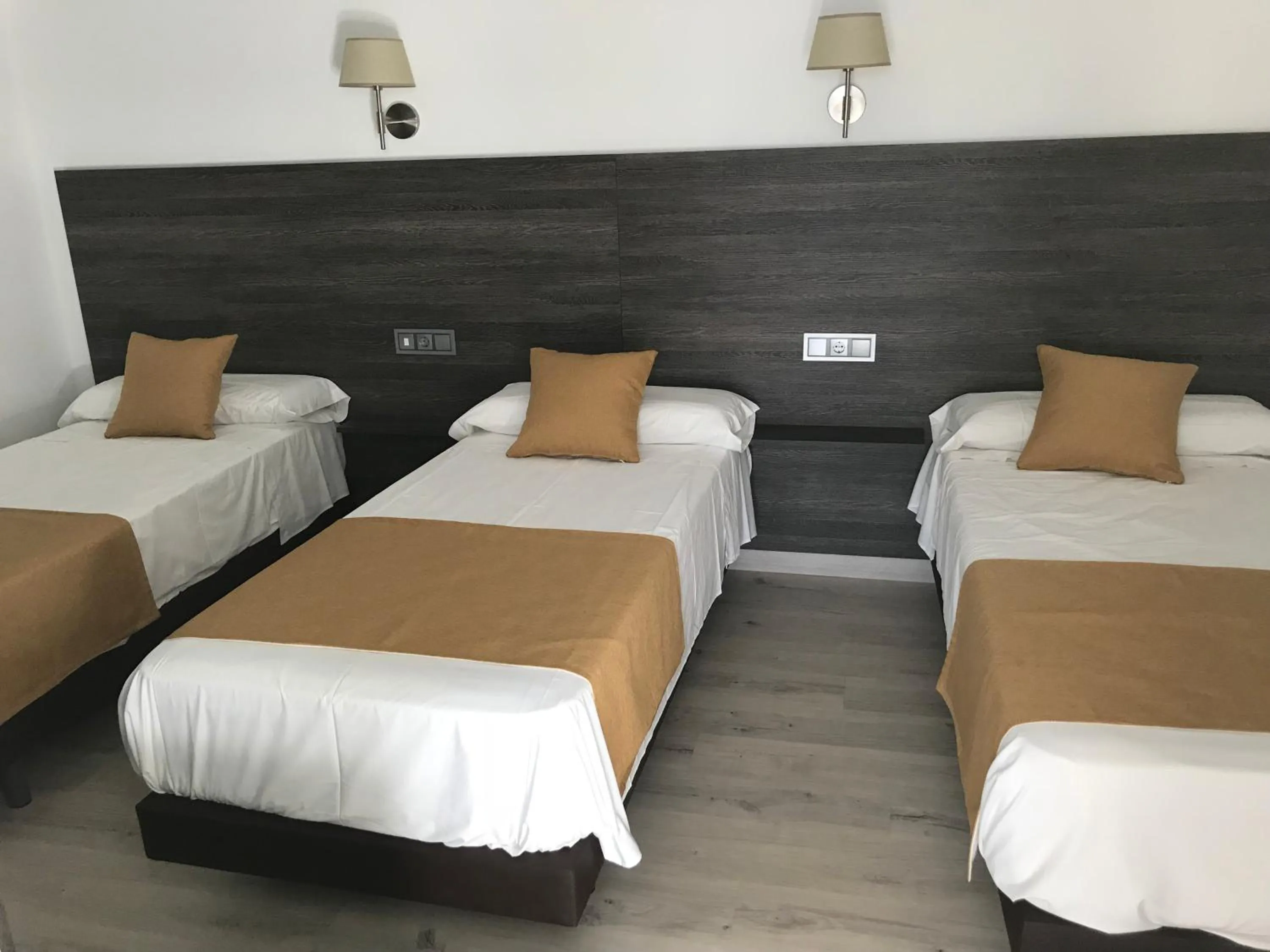 Bed in Hotel Restaurante Santa Cruz