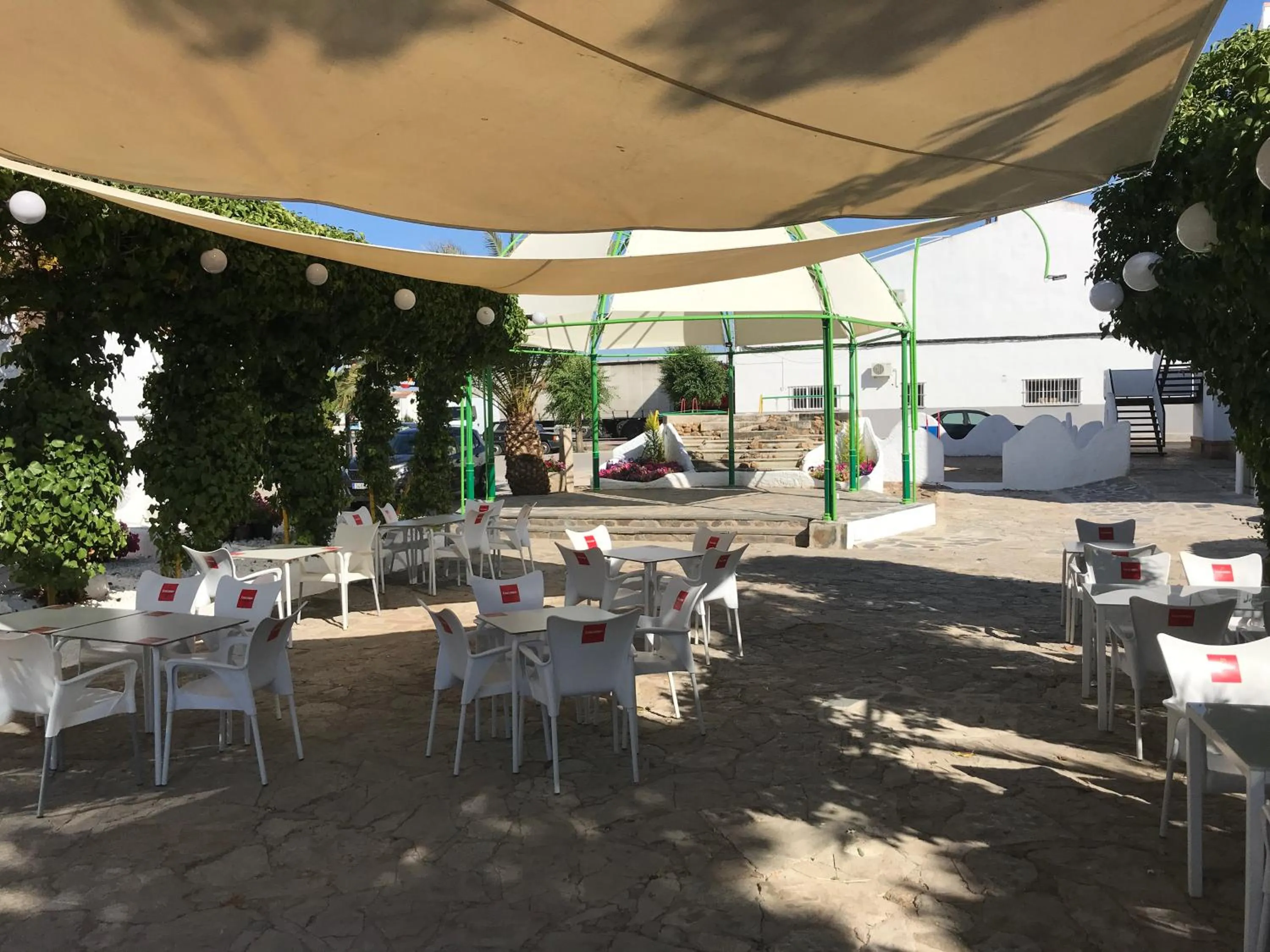 Restaurant/places to eat in Hotel Restaurante Santa Cruz