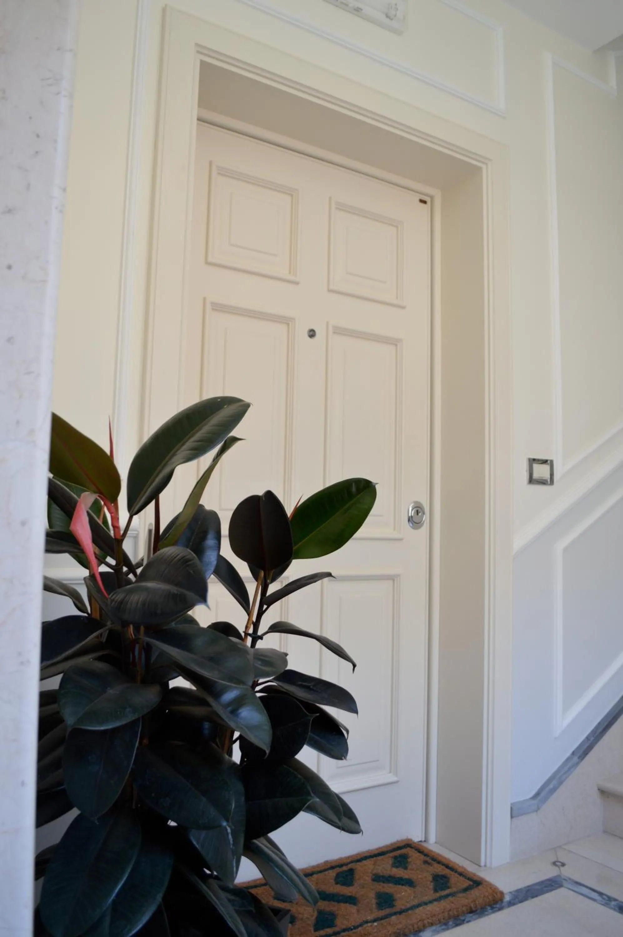 Decorative detail in Le Residenze di Via Lo Re