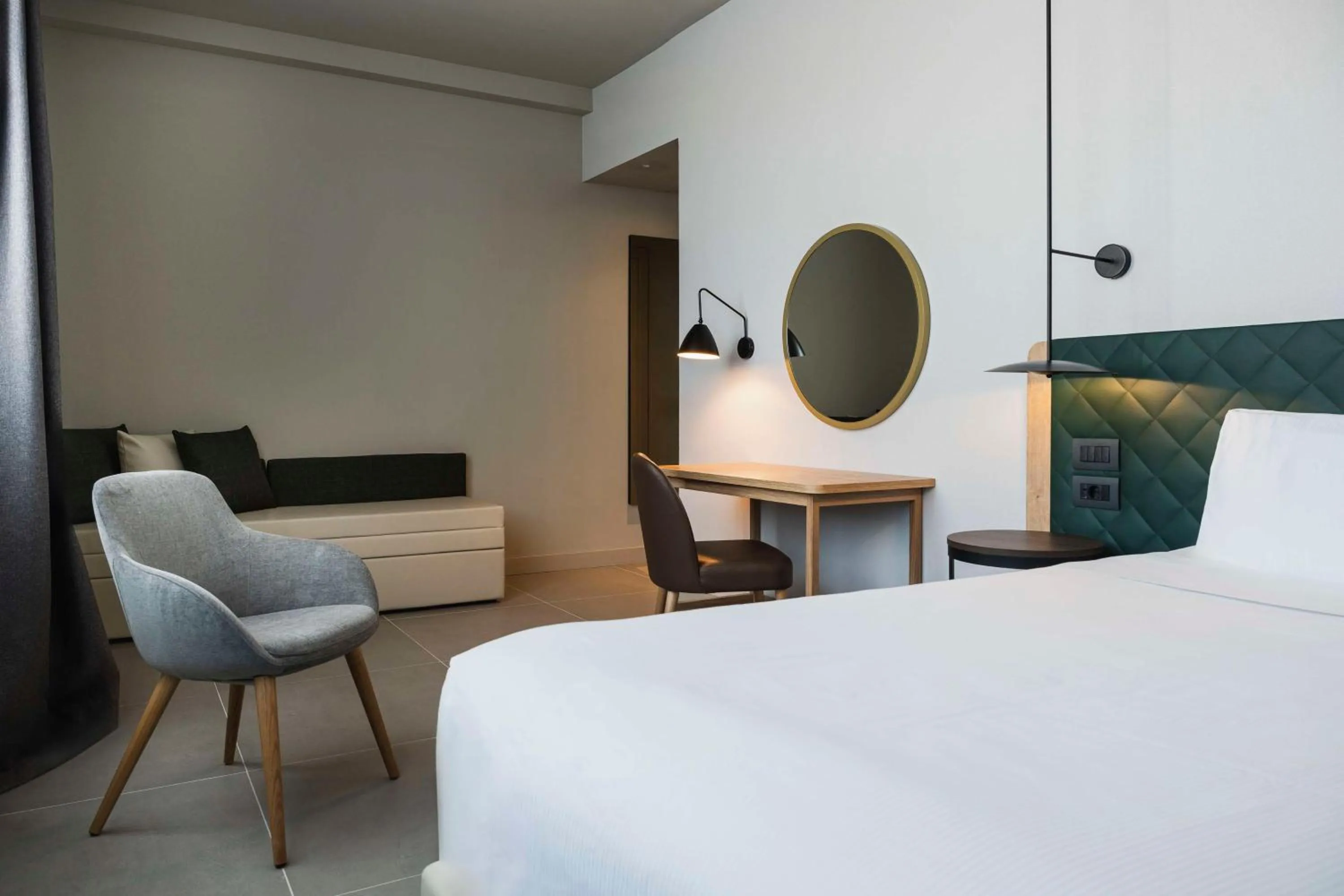 Living room, Bed in Hilton Garden Inn Bologna North