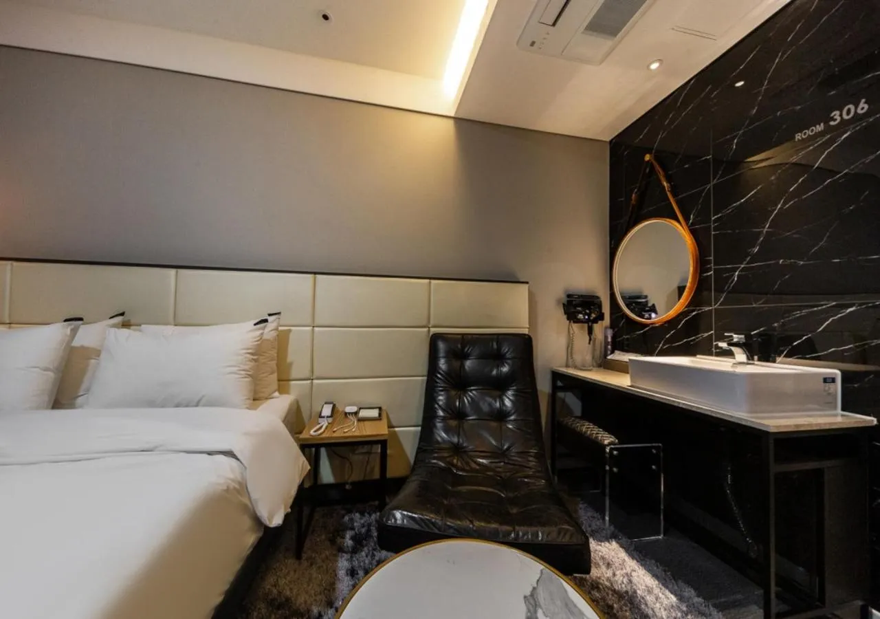 Photo of the whole room, Bed in West In Hotel Yeosu