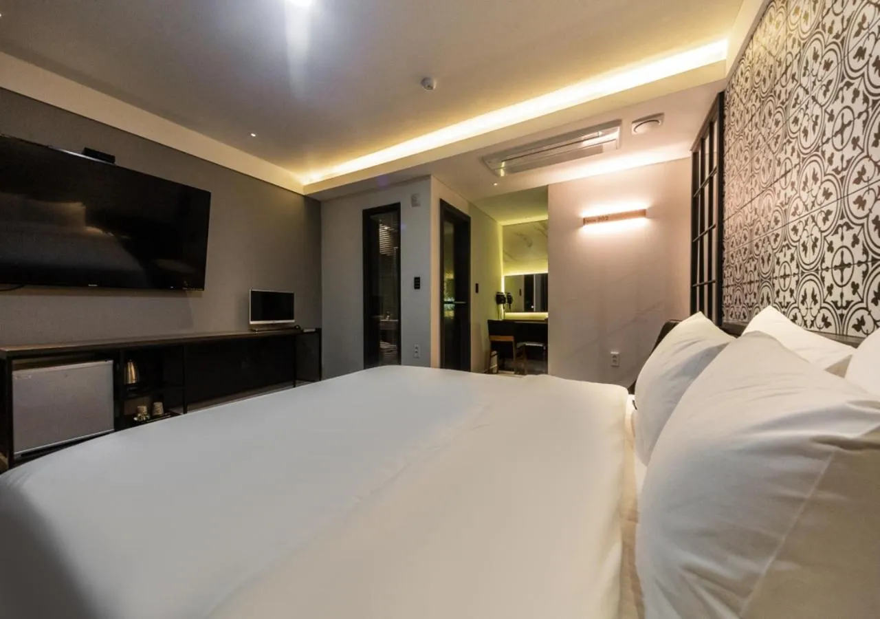 Photo of the whole room, Bed in West In Hotel Yeosu