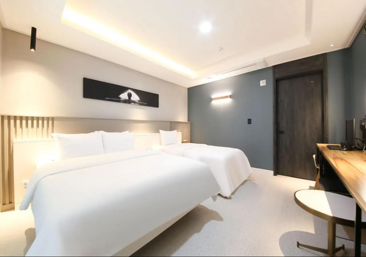 Bed in West In Hotel Yeosu