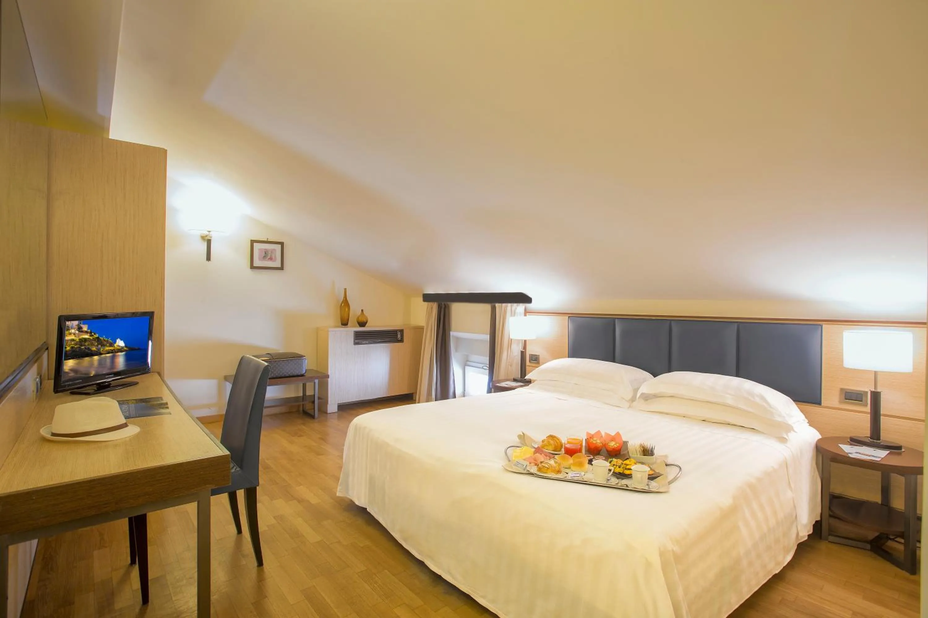 Bedroom, Bed in Virgilio Grand Hotel