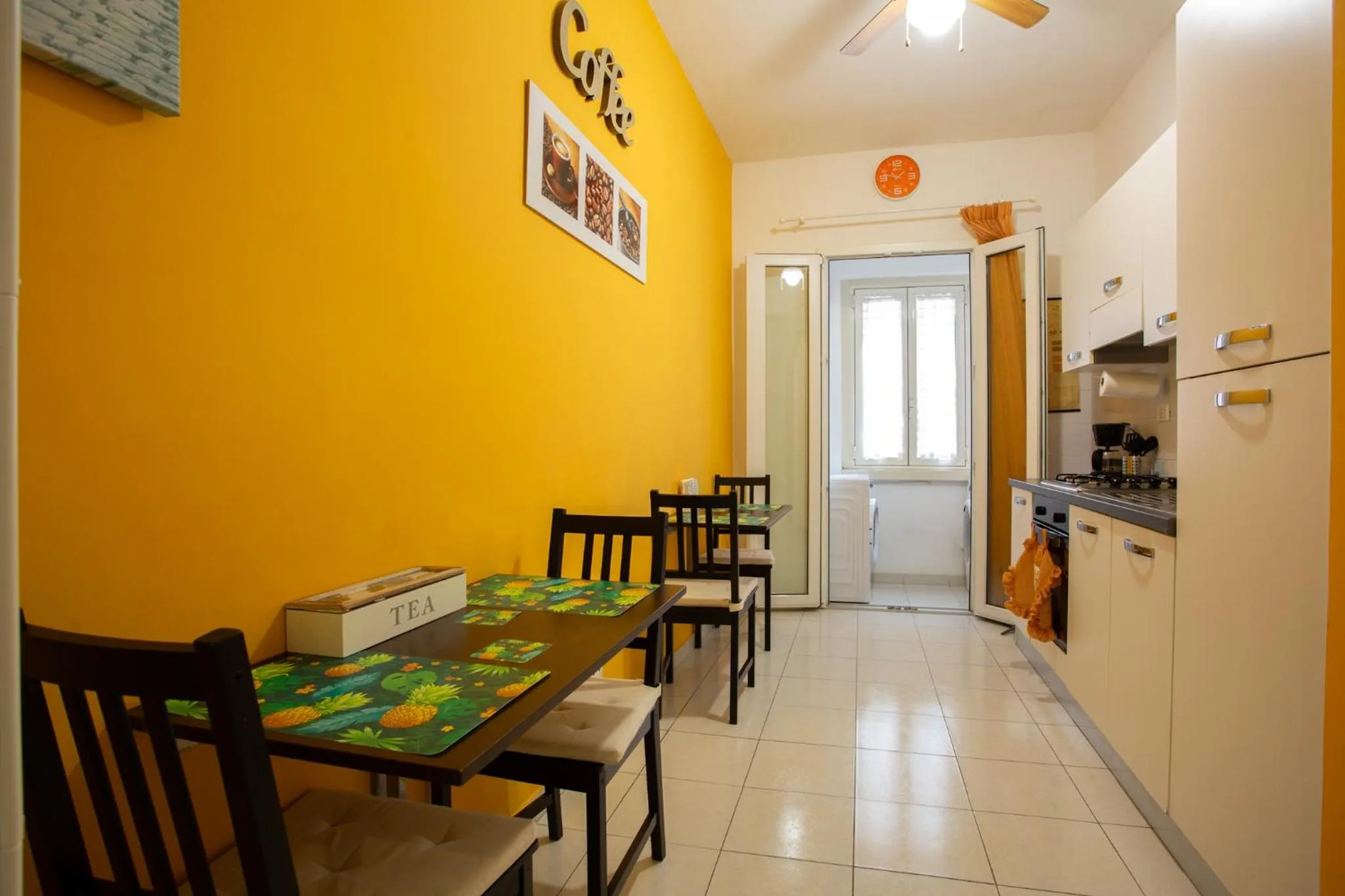 Kitchen or kitchenette in Vatican Station