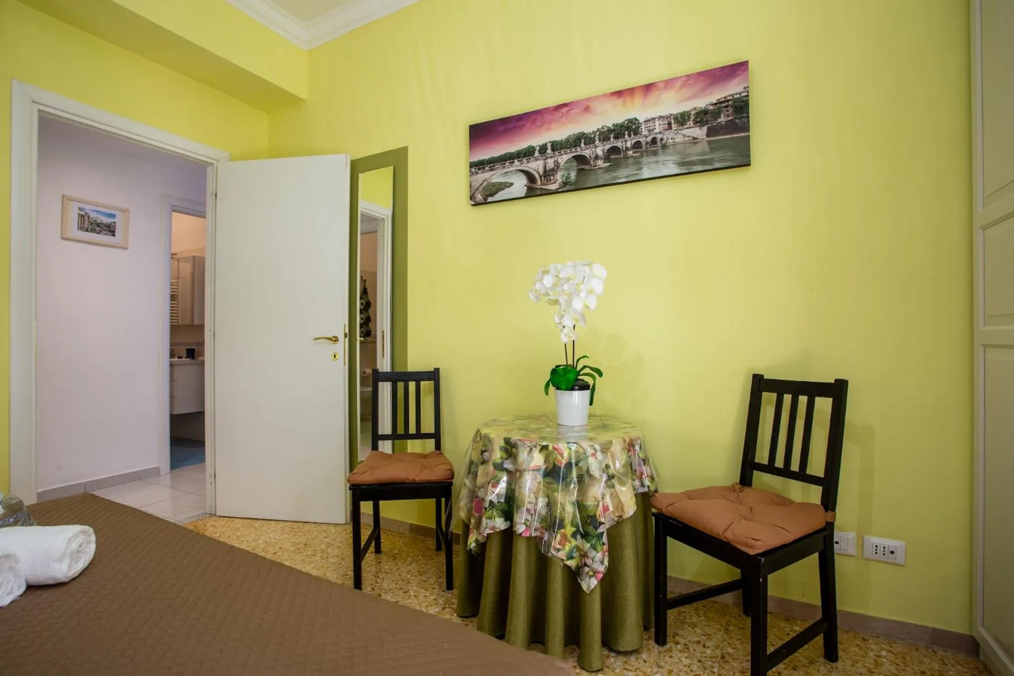 Photo of the whole room in Vatican Station