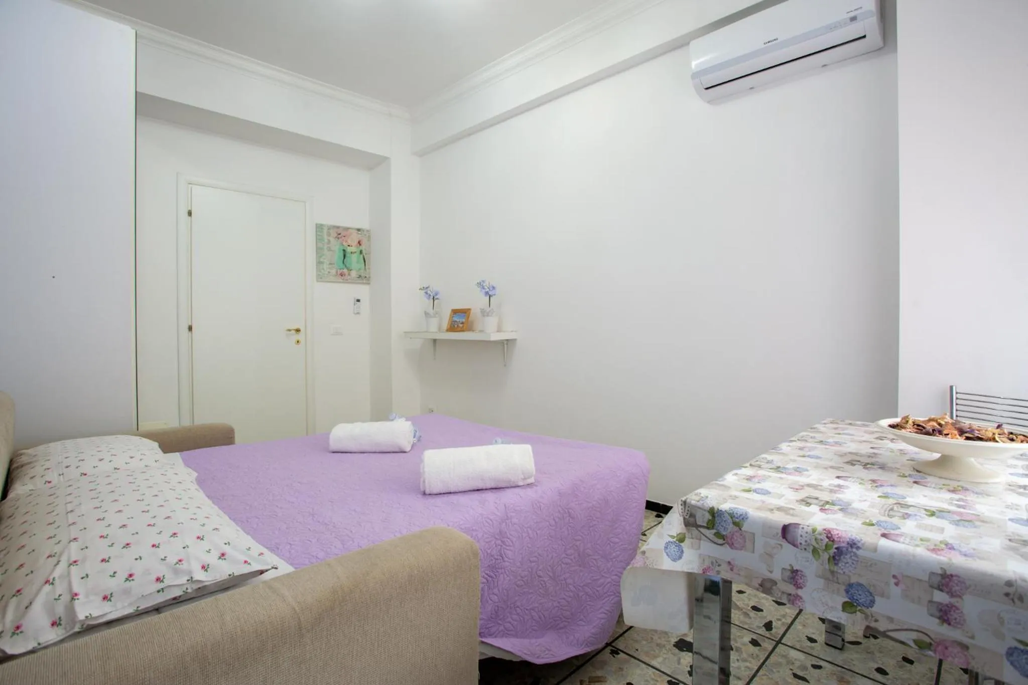Bed in Vatican Station