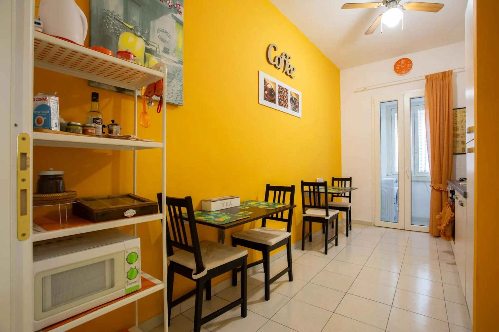 Kitchen or kitchenette in Vatican Station