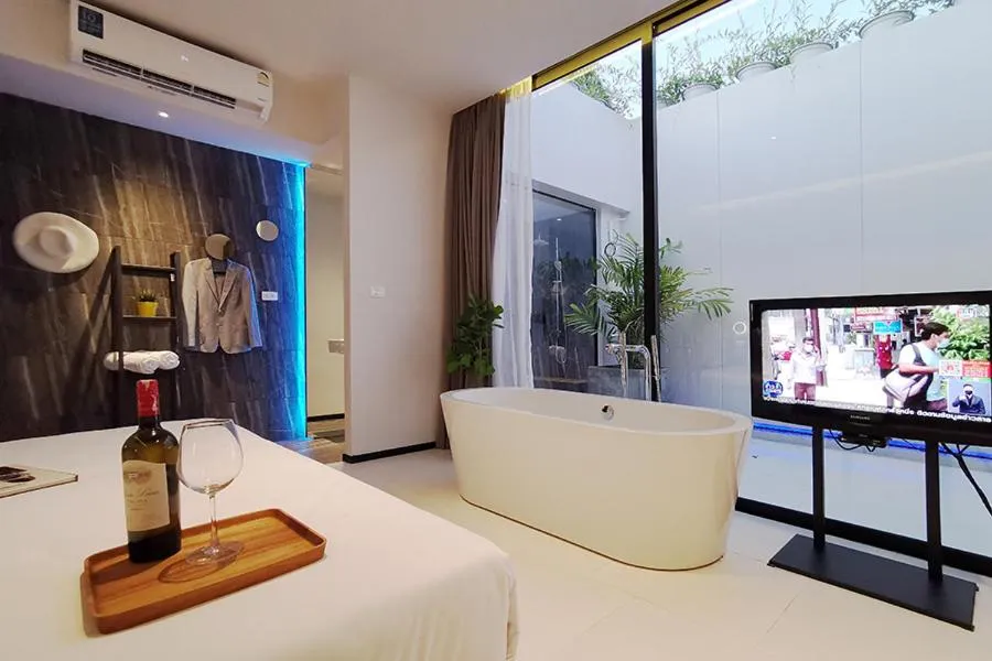 Property building, Bed in INNLUXPHUKET