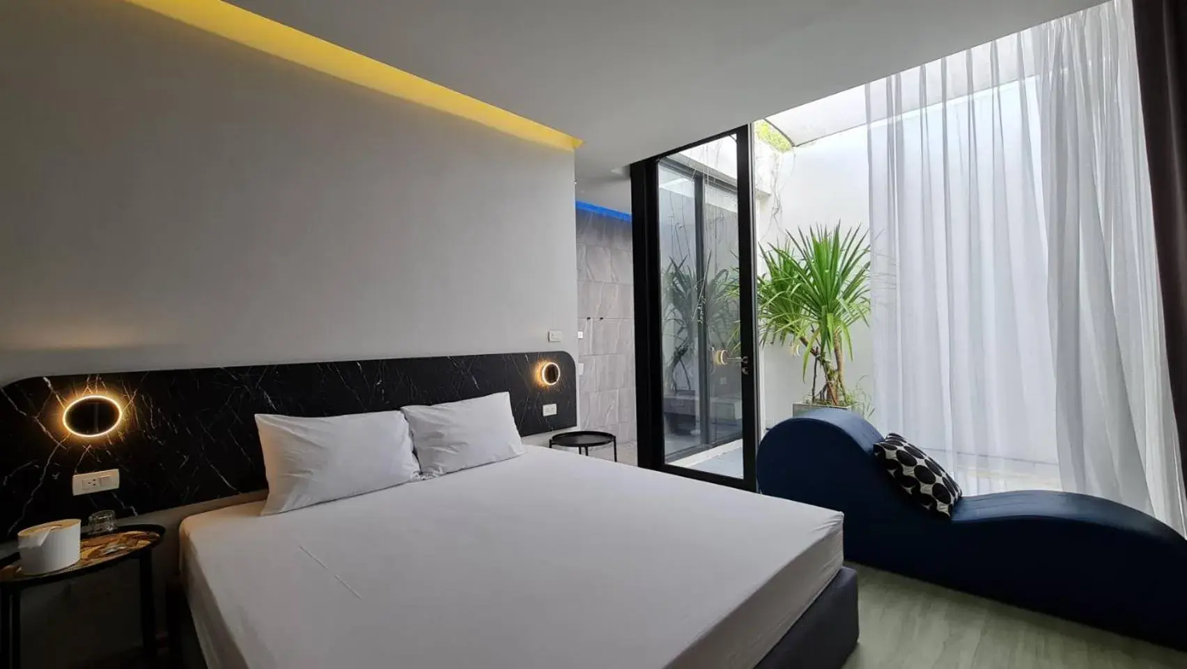 Deluxe Double Room with Balcony in INNLUXPHUKET Deluxe Double Room with Balcony in INNLUXPHUKET