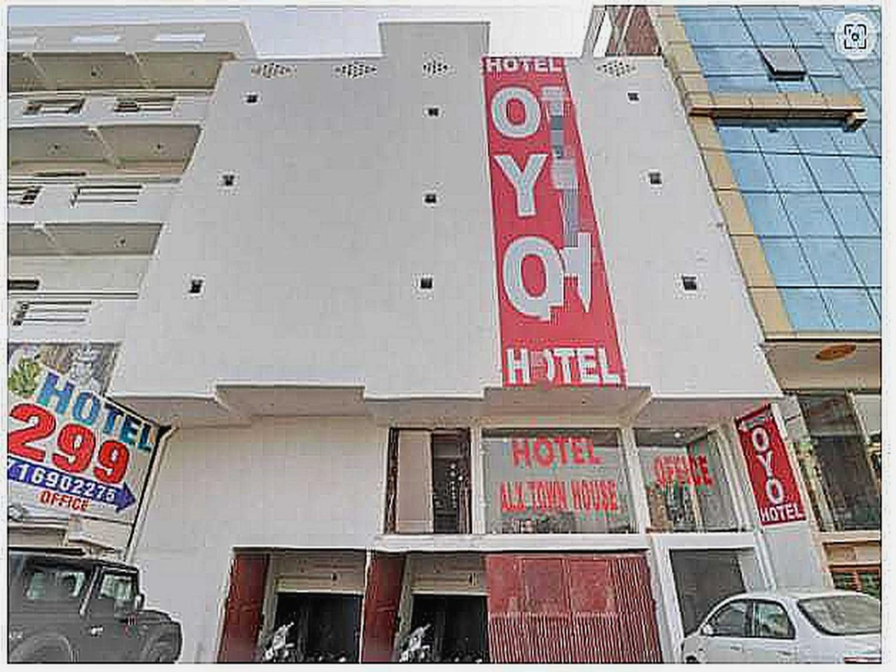 Facade/entrance in ALX Townhouse