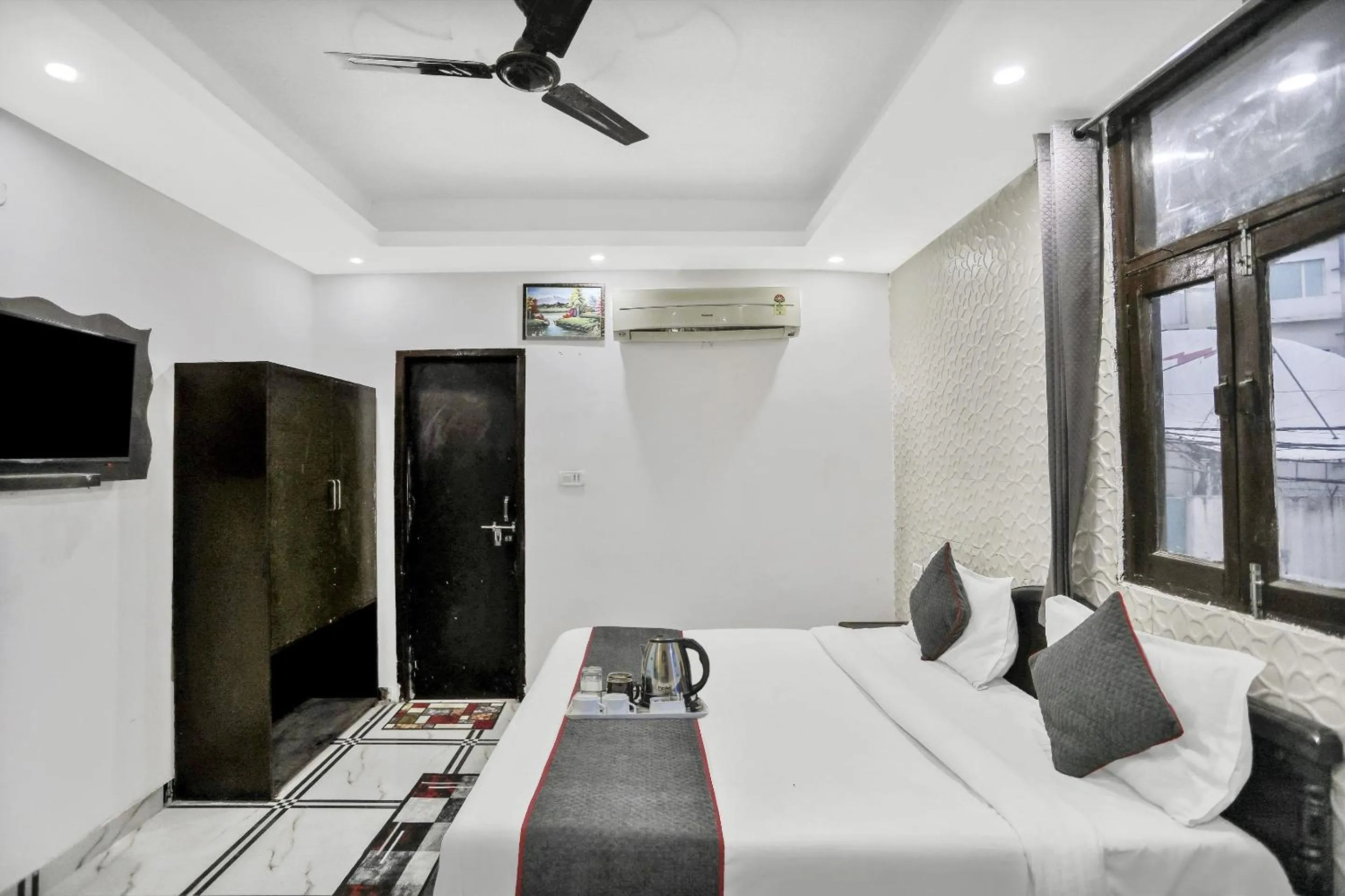 Bedroom, Bed in Collection O AP Grand