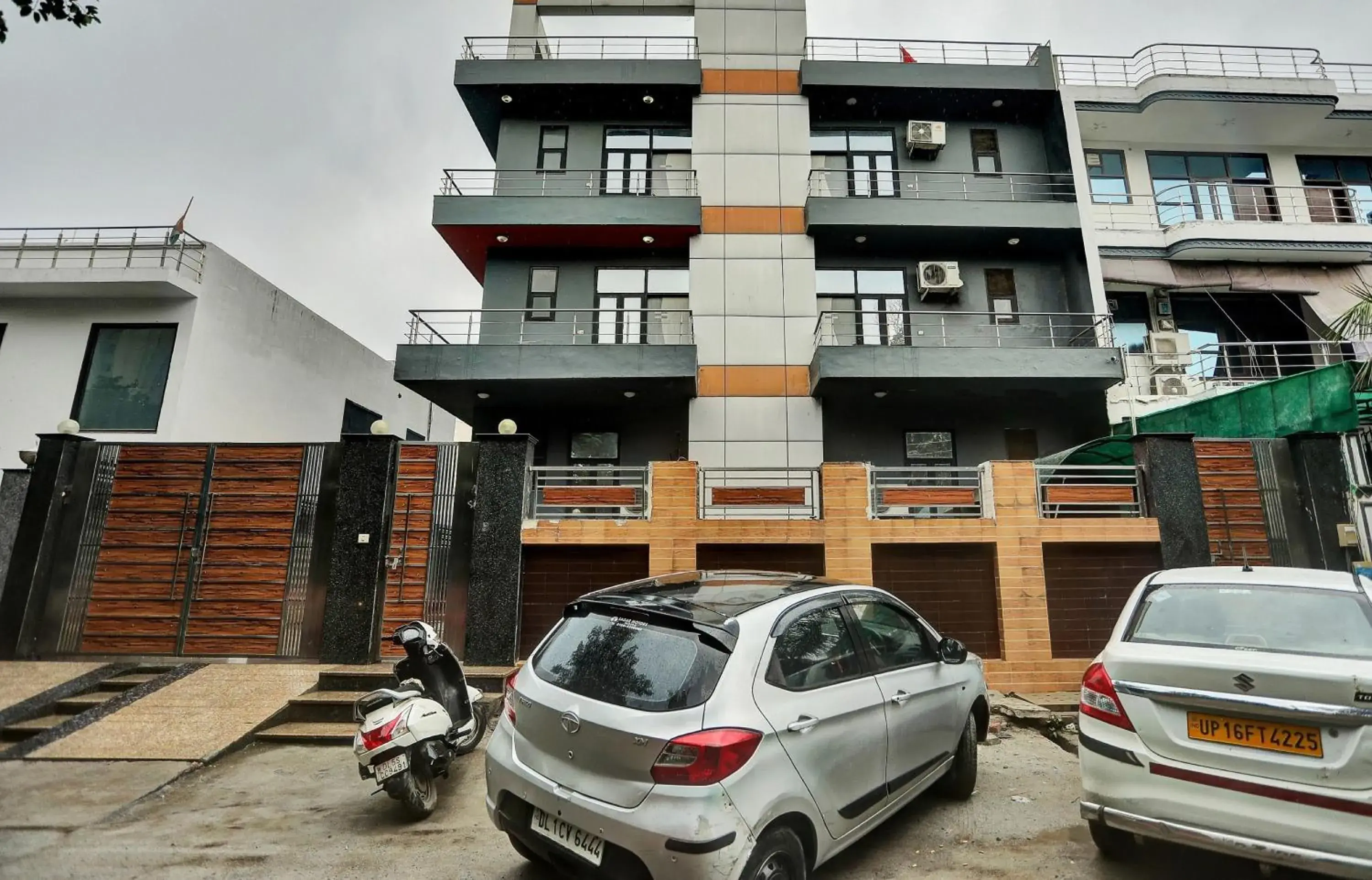 Townhouse Happy Keys Near Iskcon Temple Noida Townhouse Happy Keys Near Iskcon Temple Noida