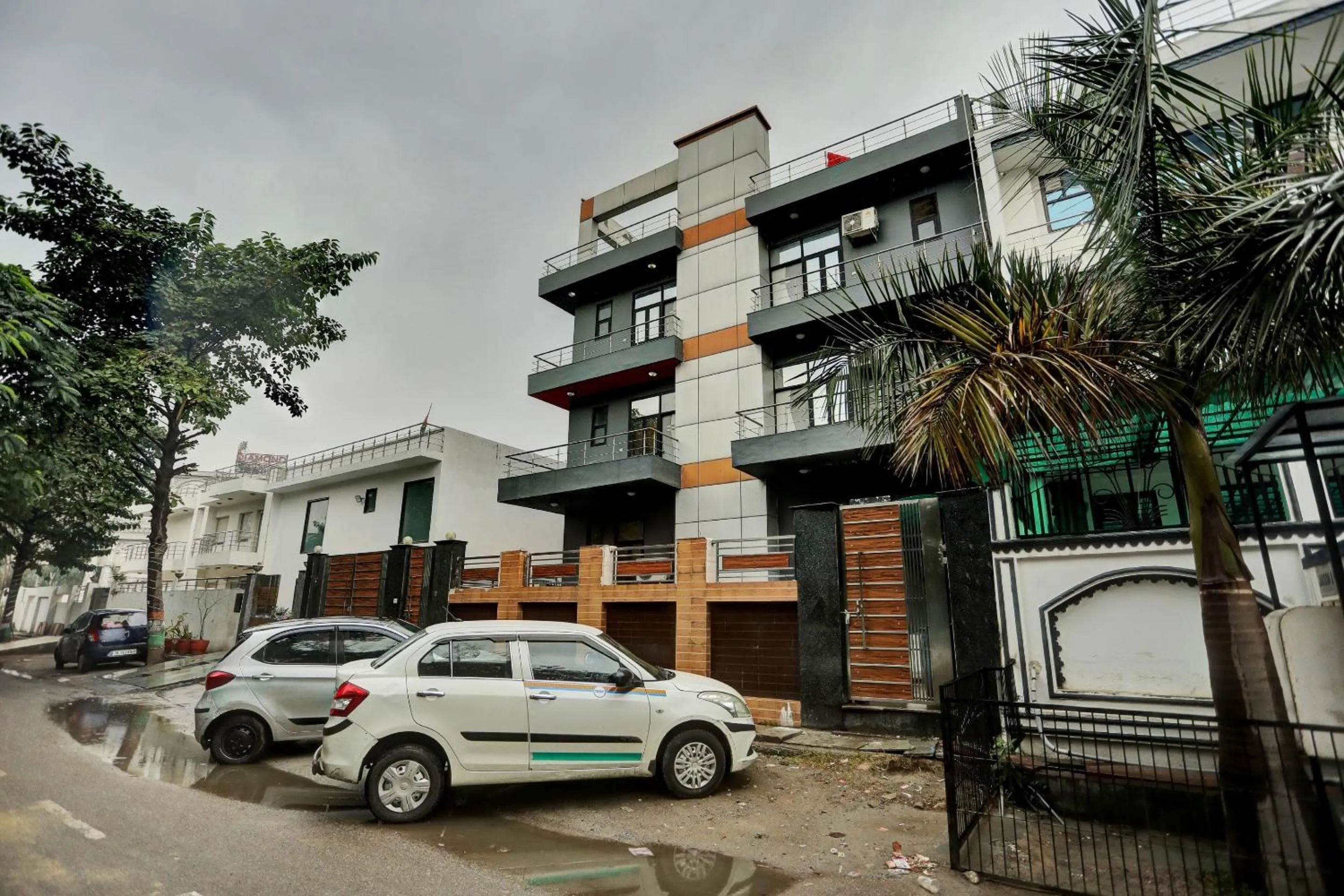 Facade/entrance in Townhouse Happy Keys Near Iskcon Temple Noida