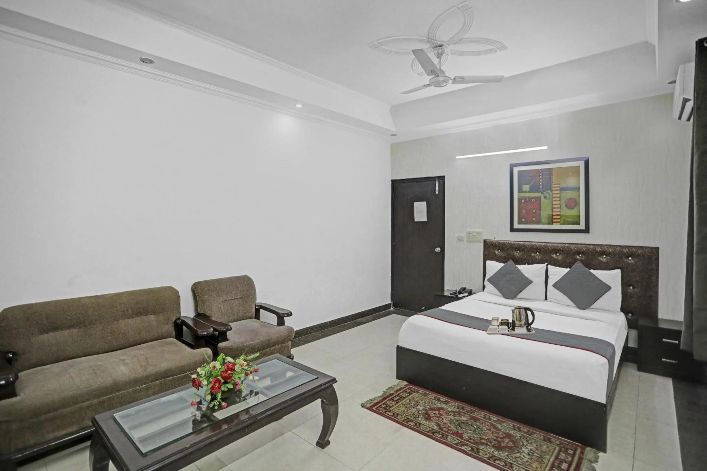 Bedroom in Townhouse Happy Keys Near Iskcon Temple Noida