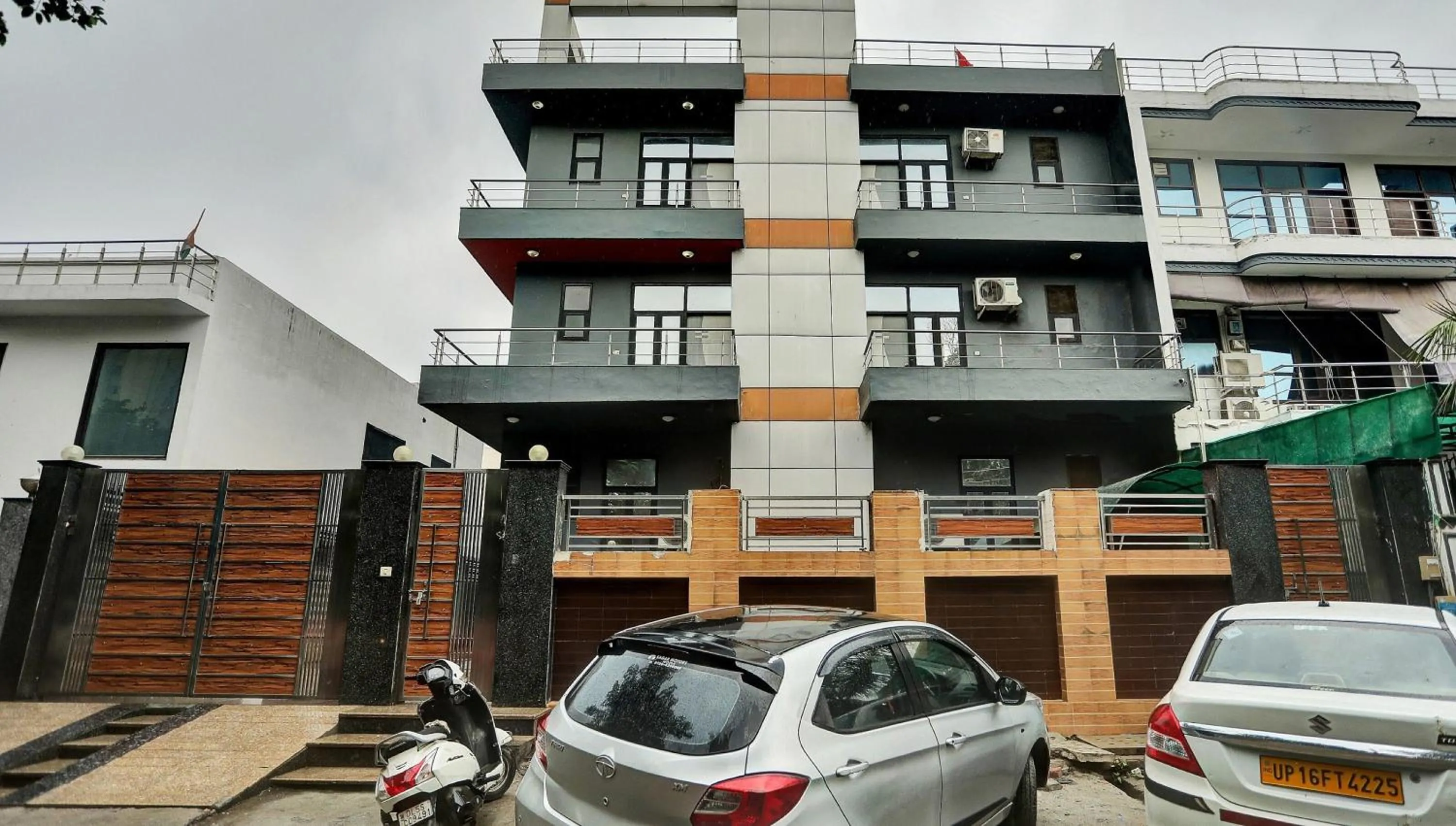 Facade/entrance in Townhouse Happy Keys Near Iskcon Temple Noida