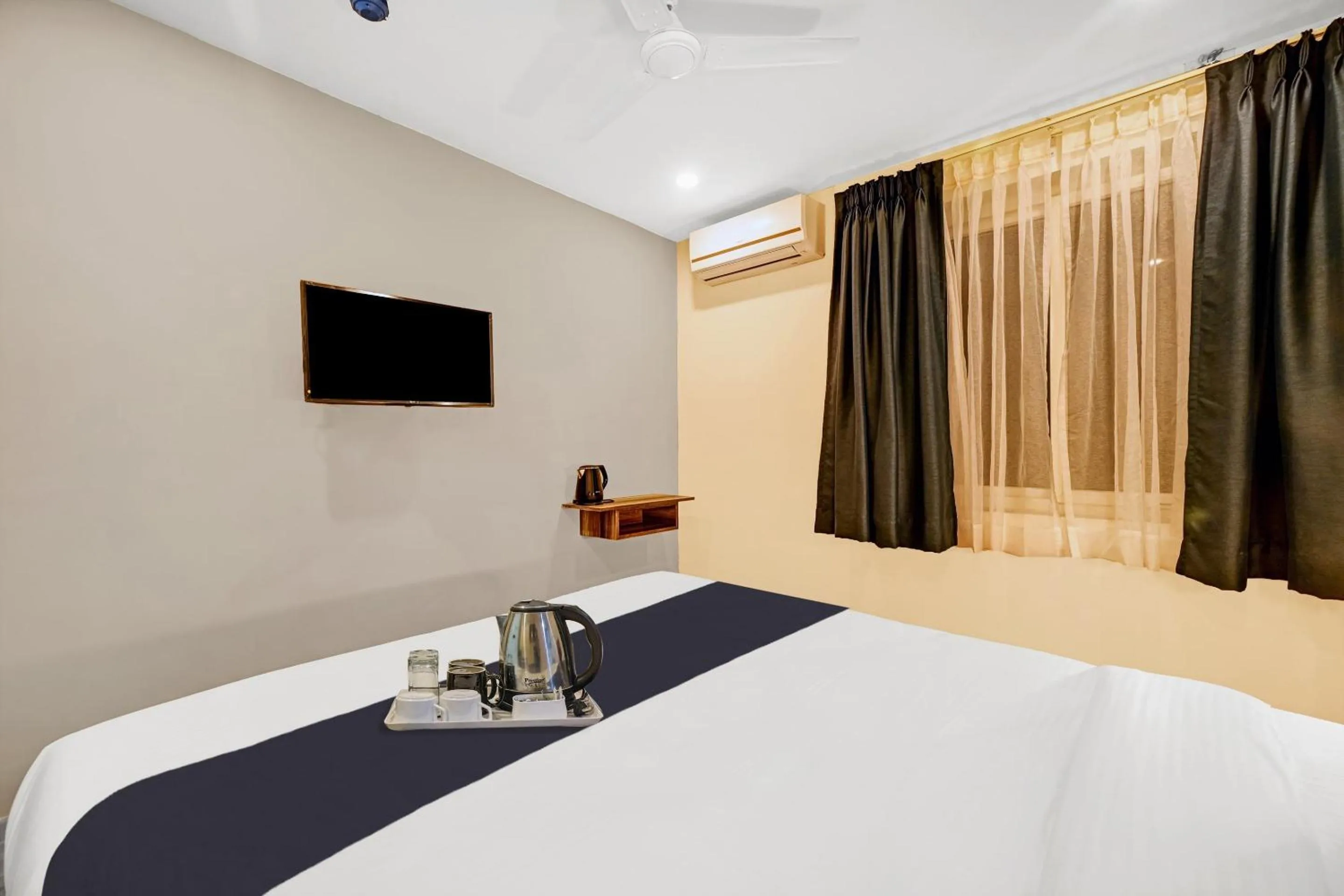 Bedroom in Townhouse OAK Hillside Aqua