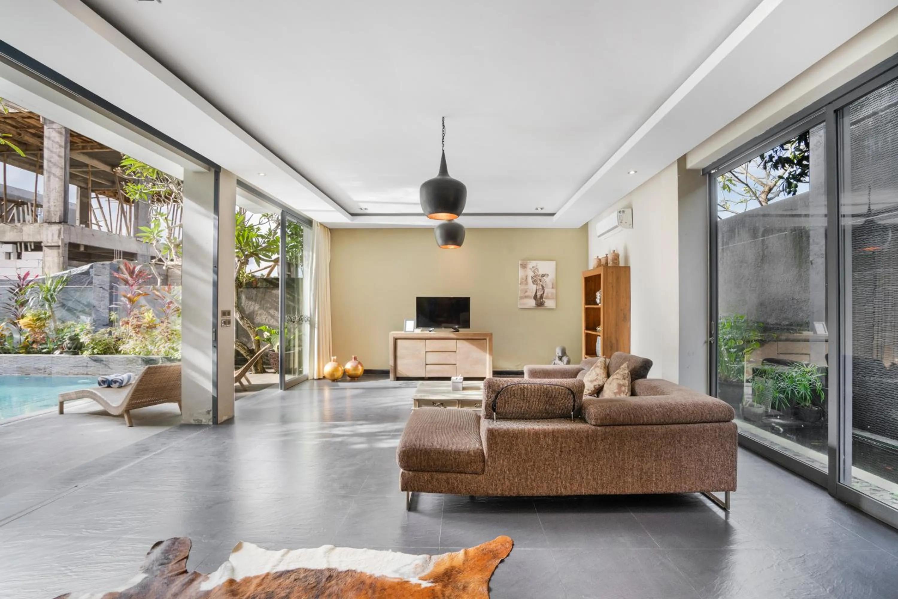 TV and multimedia in Neo Buana Villa by Betterplace