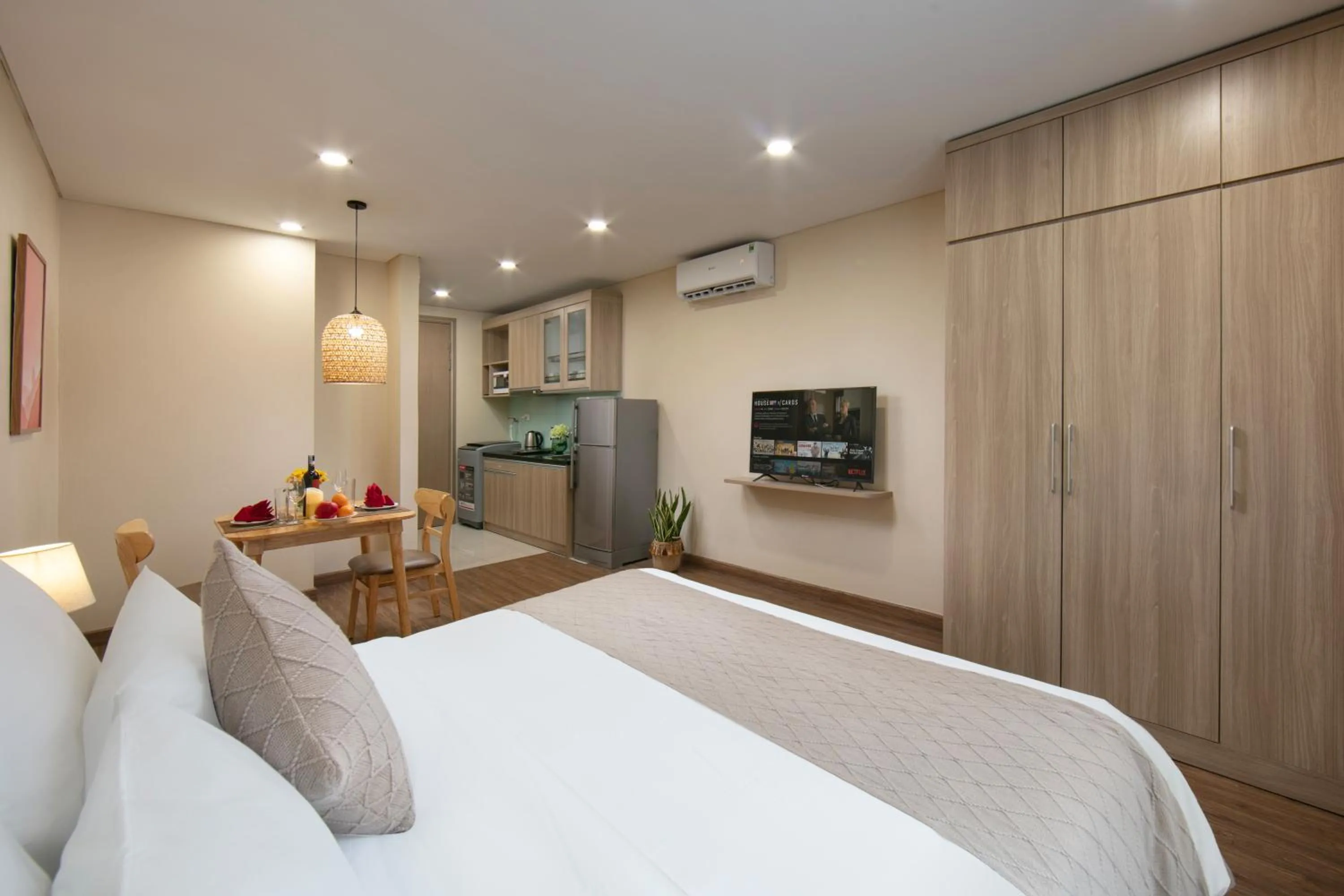 Bed in HB Serviced Apartment - Lạc Long Quân