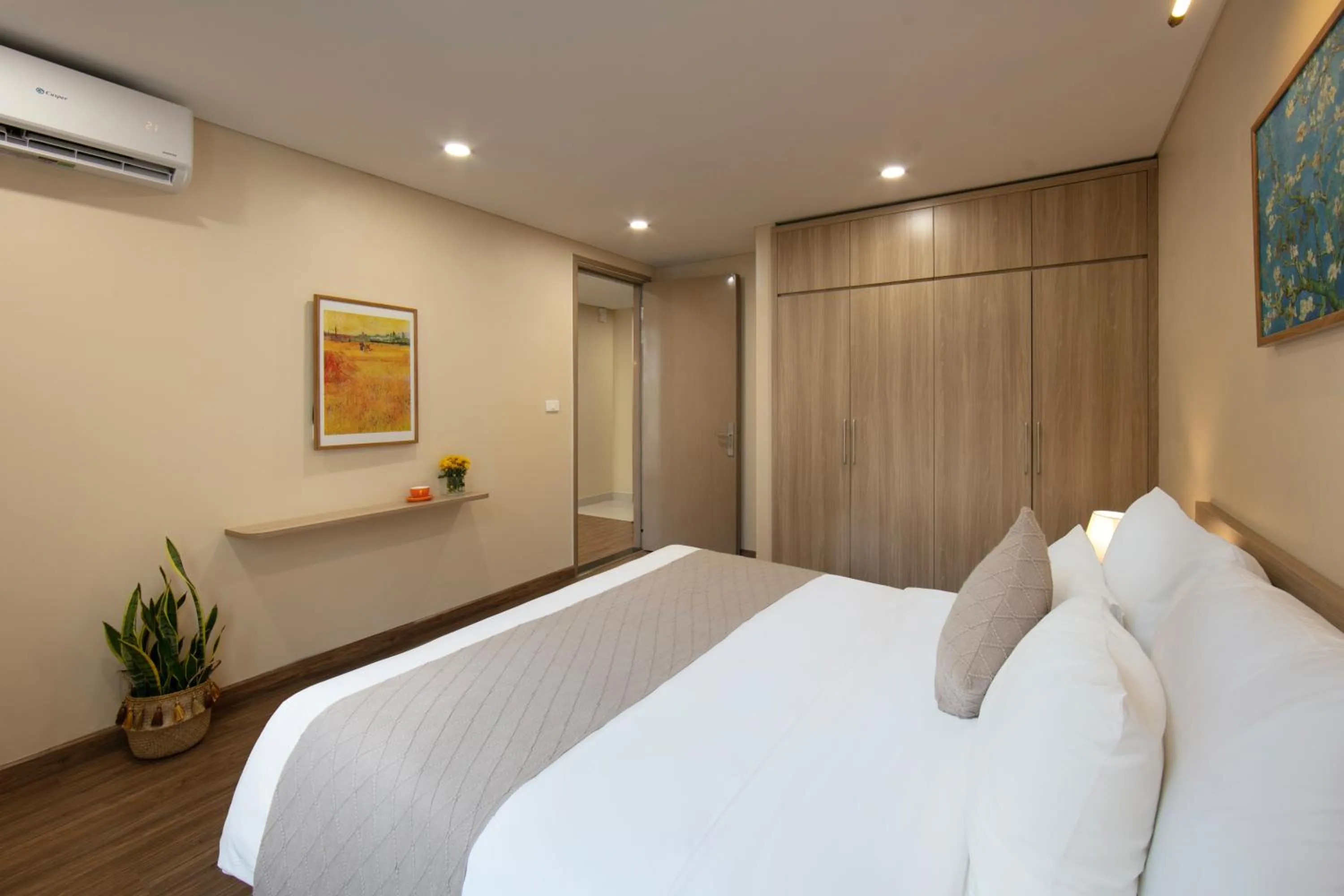 Bed in HB Serviced Apartment - Lạc Long Quân