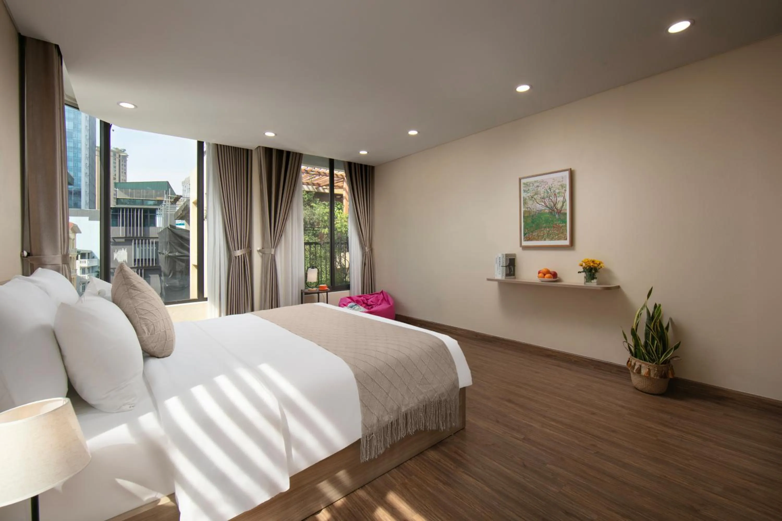 Bed in HB Serviced Apartment - Lạc Long Quân