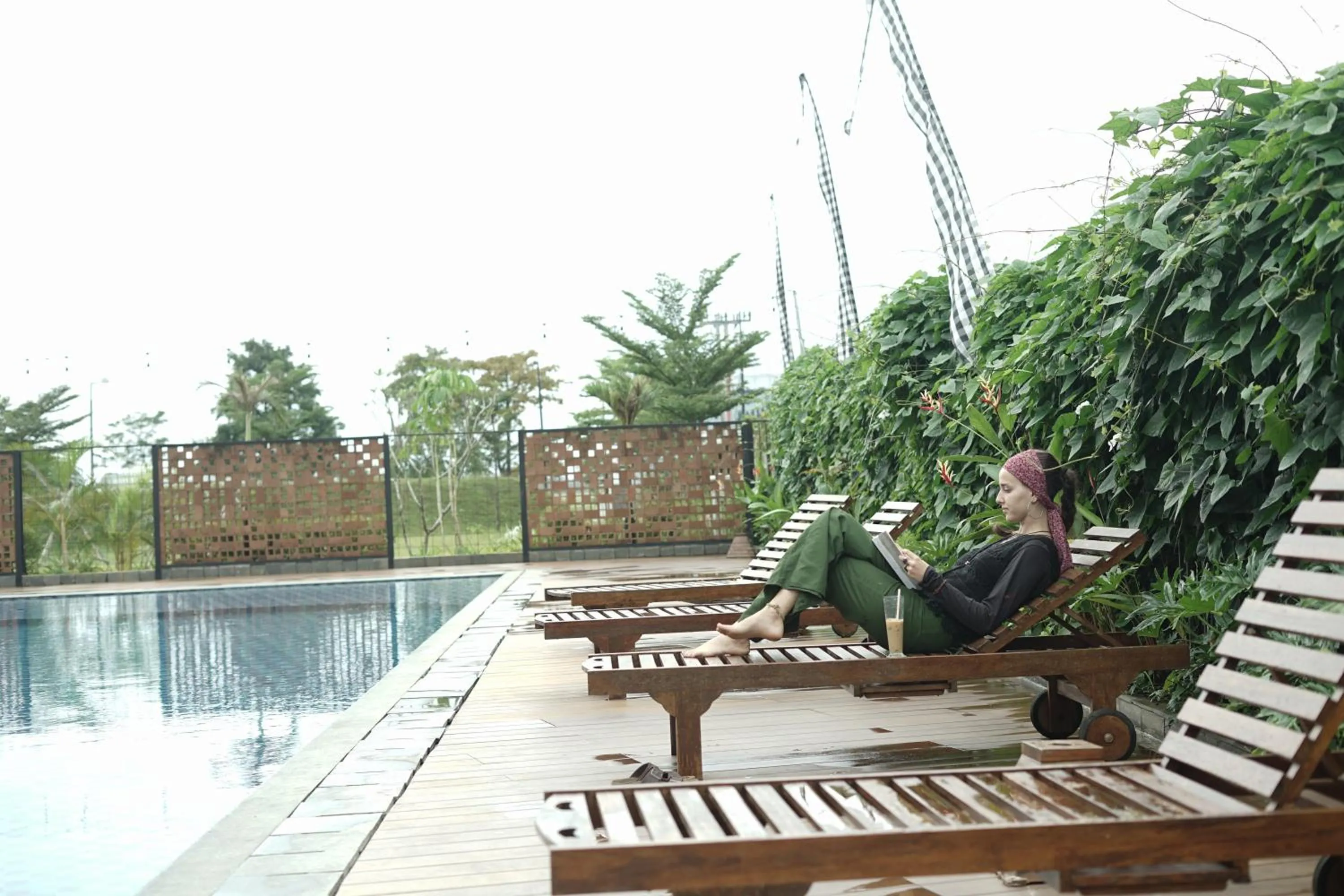 Swimming pool in Hotel Metland Smara Kertajati