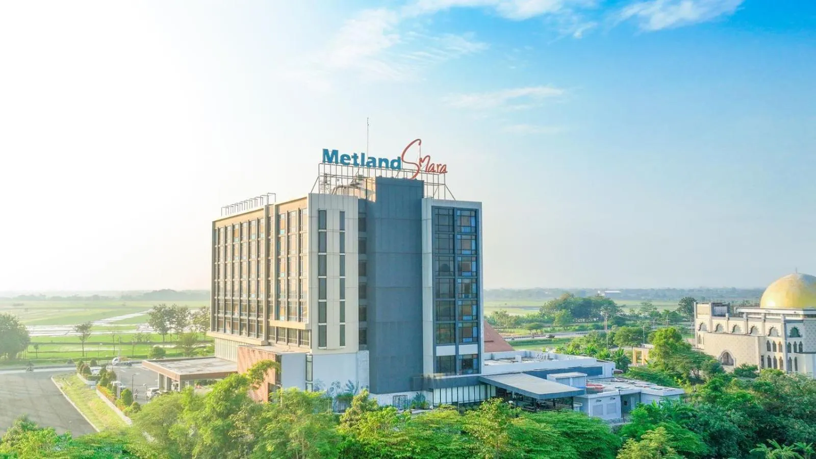 Property building in Hotel Metland Smara Kertajati