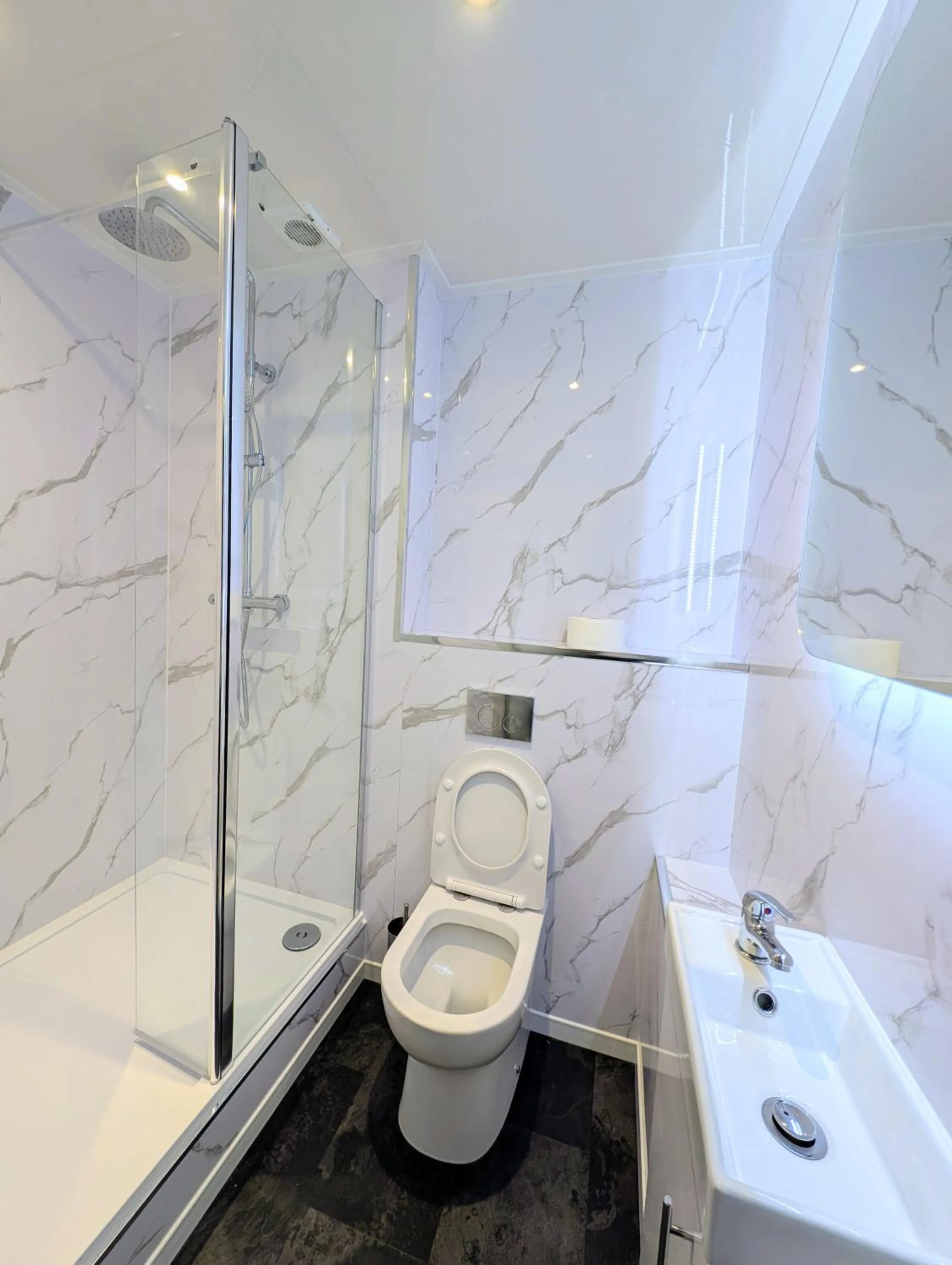 Shower in Hotel Express Newcastle Gateshead