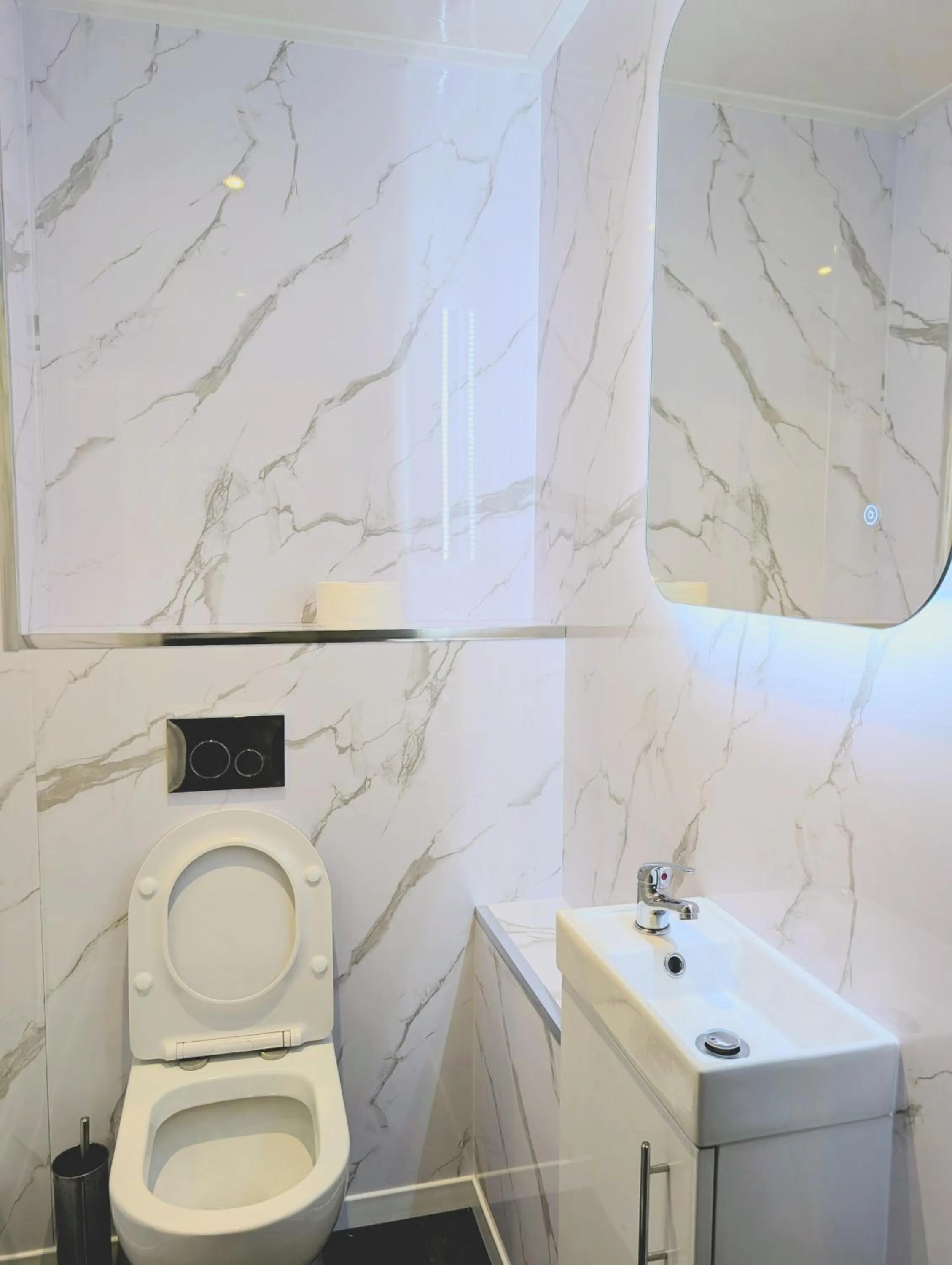 Toilet in Hotel Express Newcastle Gateshead