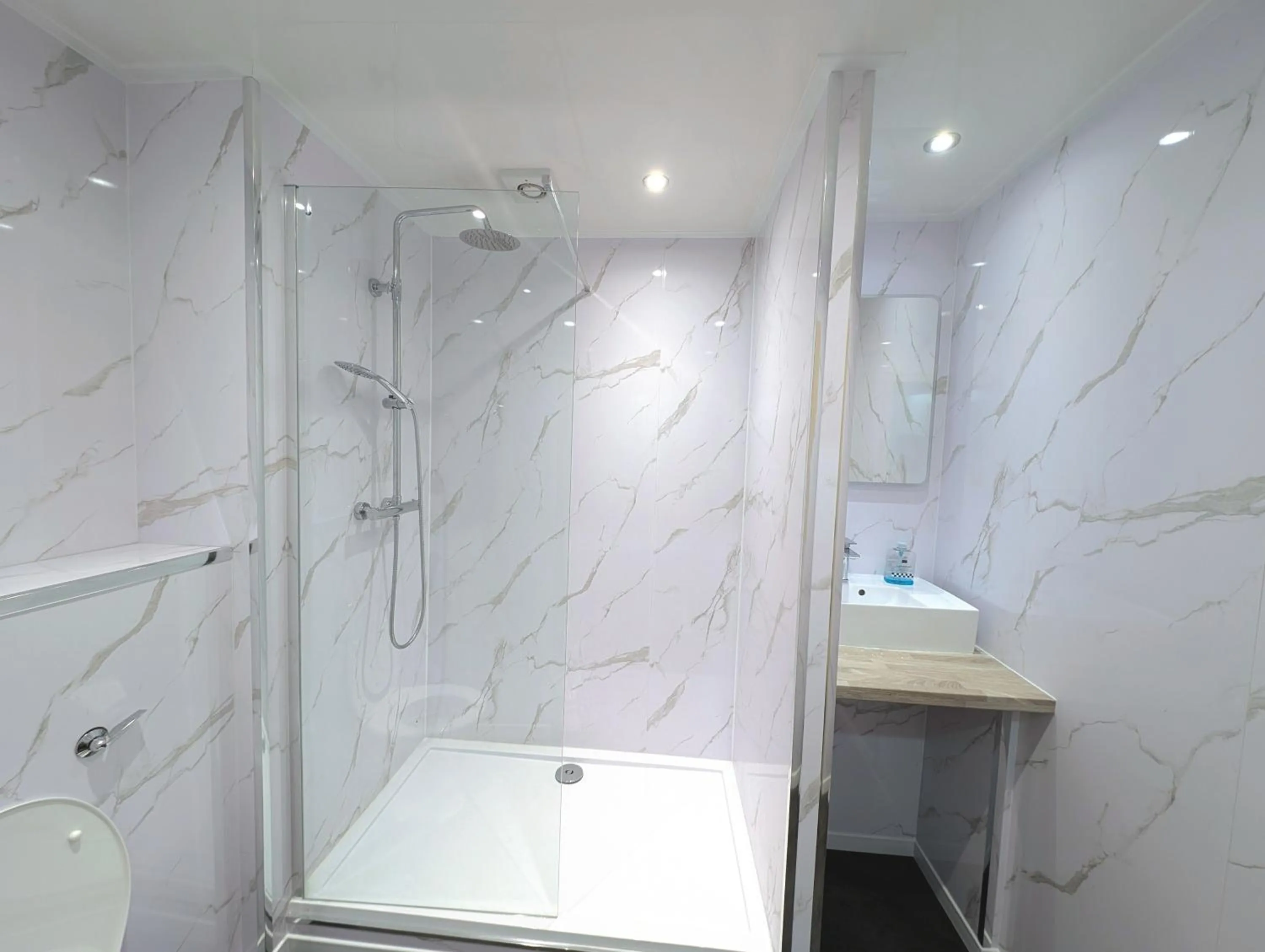 Shower in Hotel Express Newcastle Gateshead